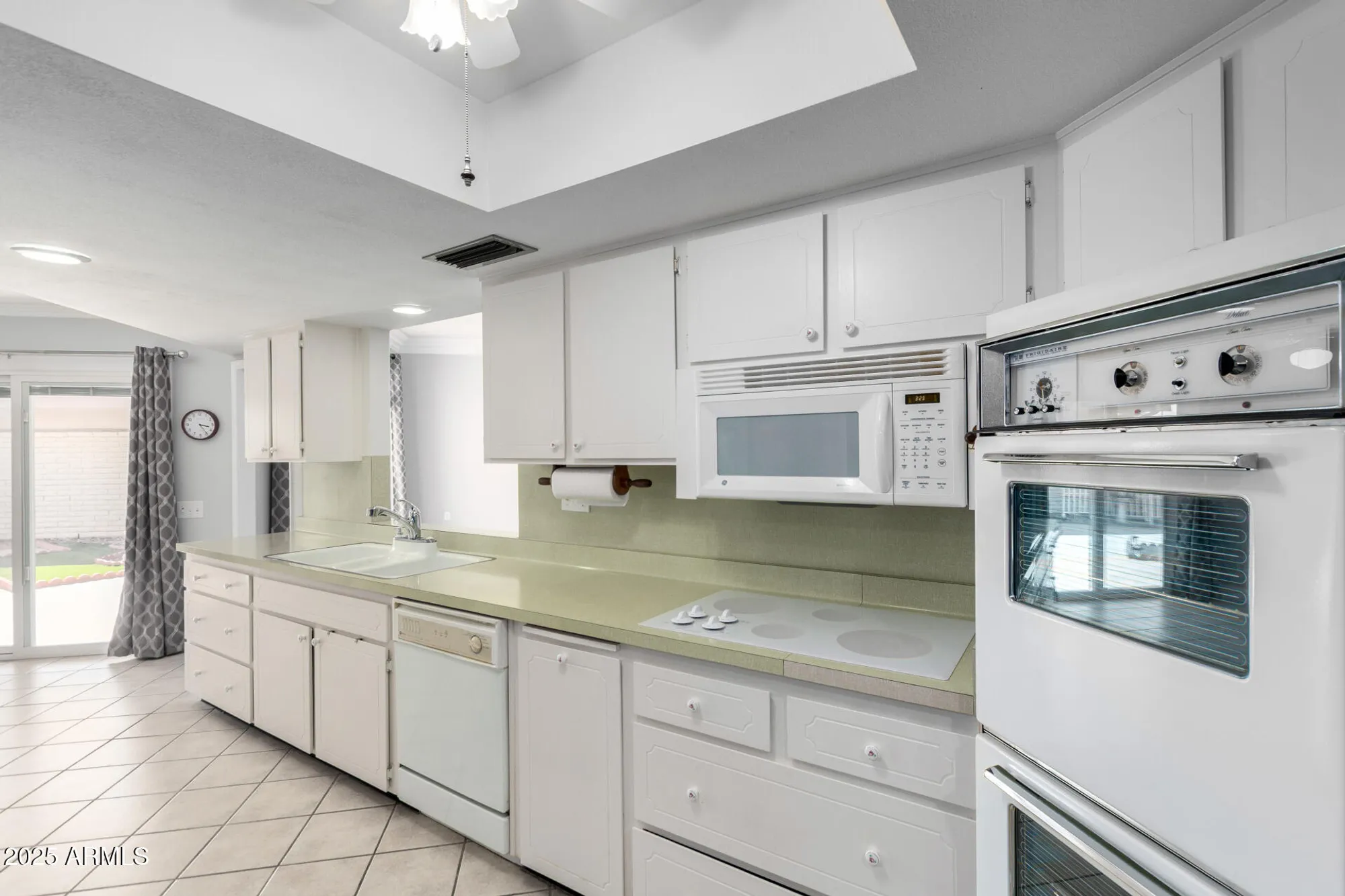 Property Slideshow image 9 of 29 | 13823 n 108th dr, Sun City, AZ, 85351