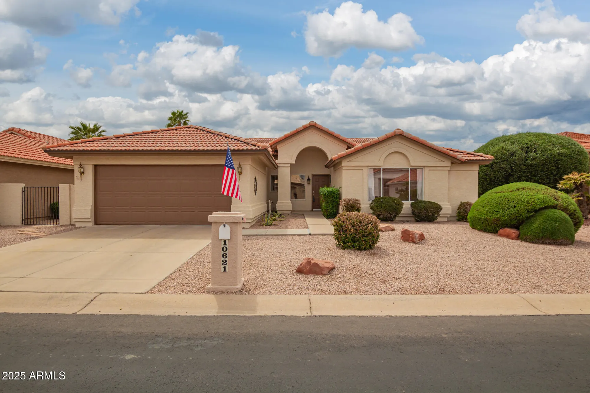 Property Slideshow image 1 of 29 | 10621 e hercules dr, Sun Lakes, AZ, 85248