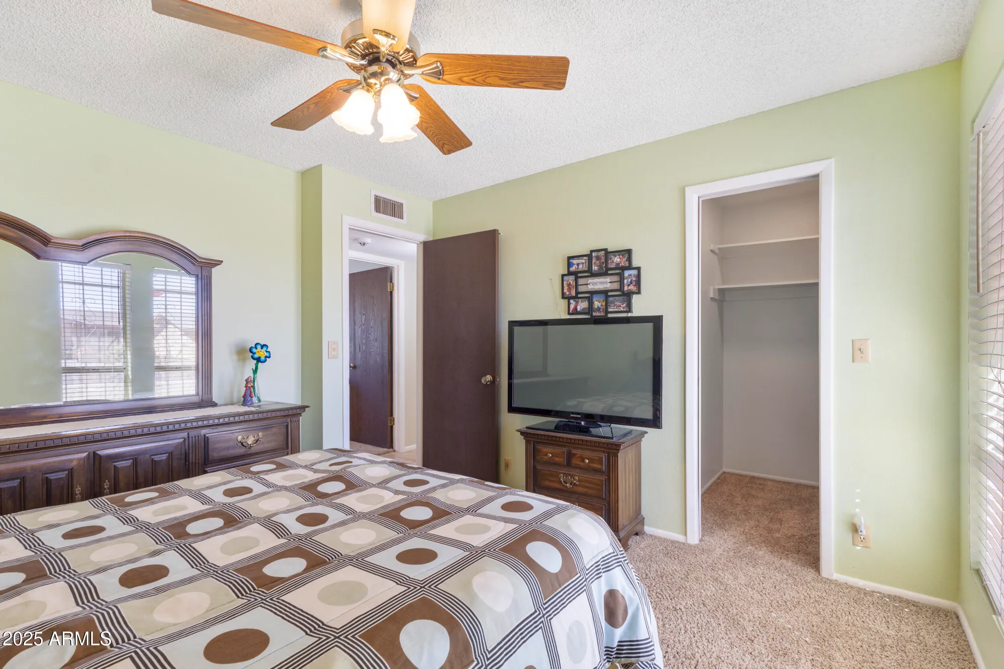 Property Slideshow image 22 of 34 | 5142 e edgewood cir, Mesa, AZ, 85206