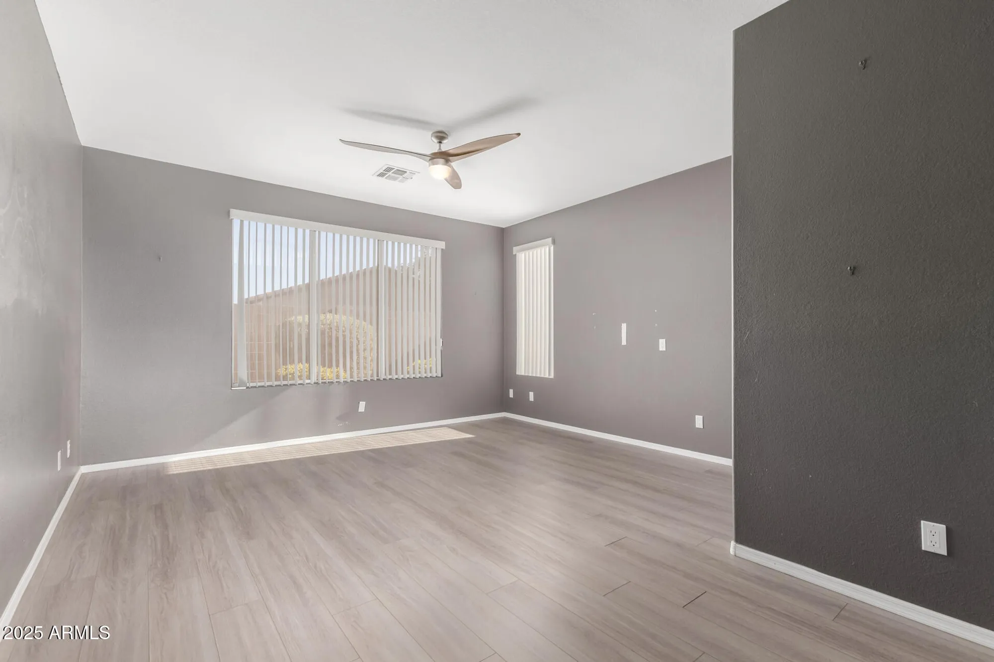 Property Slideshow image 18 of 36 | 11029 w oraibi dr, Peoria, AZ, 85373