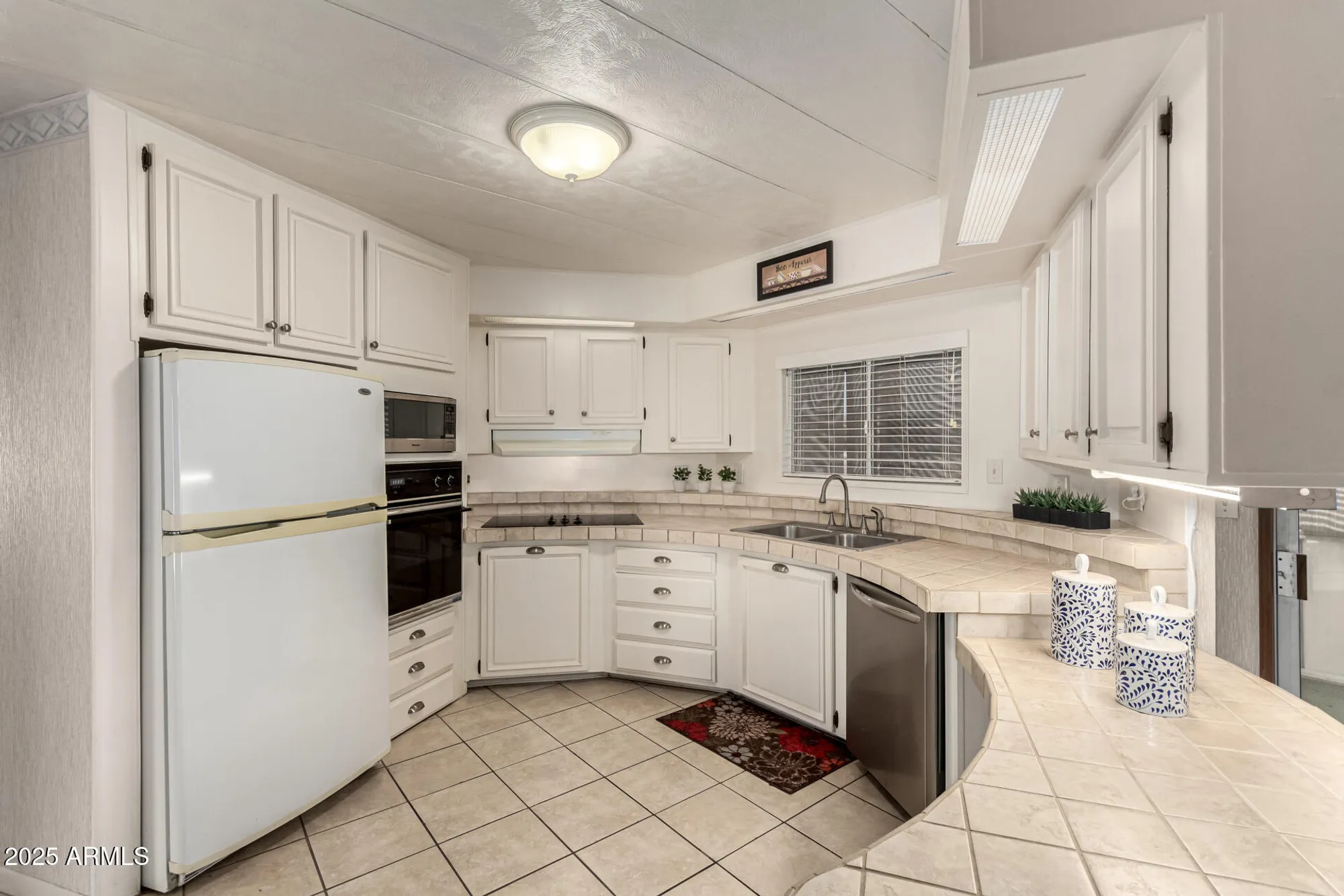 Property Slideshow image 7 of 36 | 5221 e mills ct, Mesa, AZ, 85215