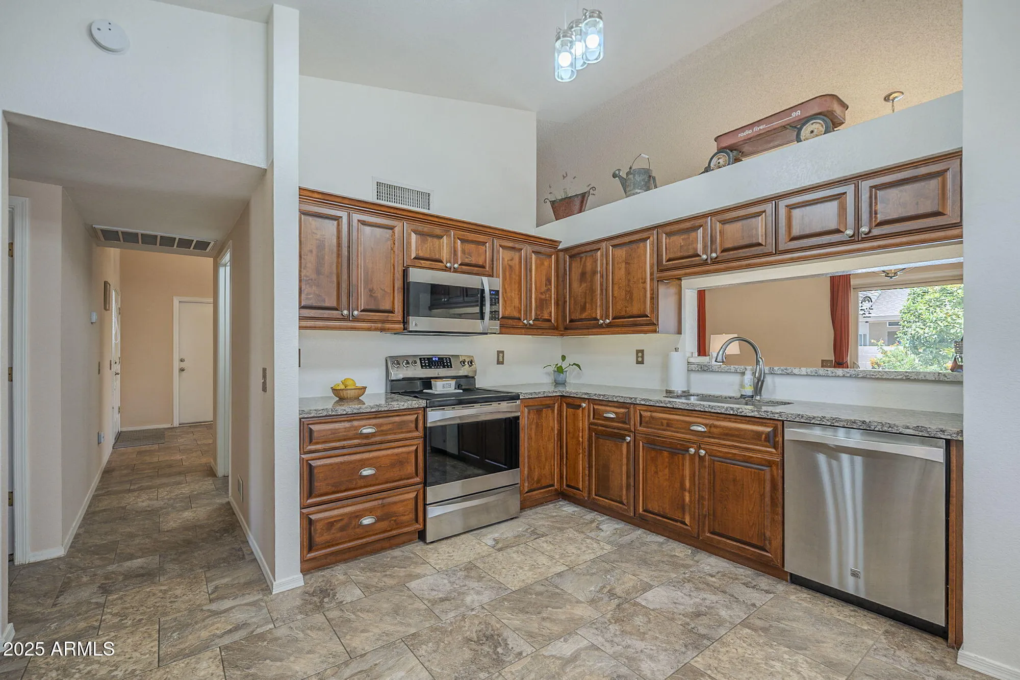 Property Slideshow image 14 of 40 | 1562 e gleneagle dr, Chandler, AZ, 85249