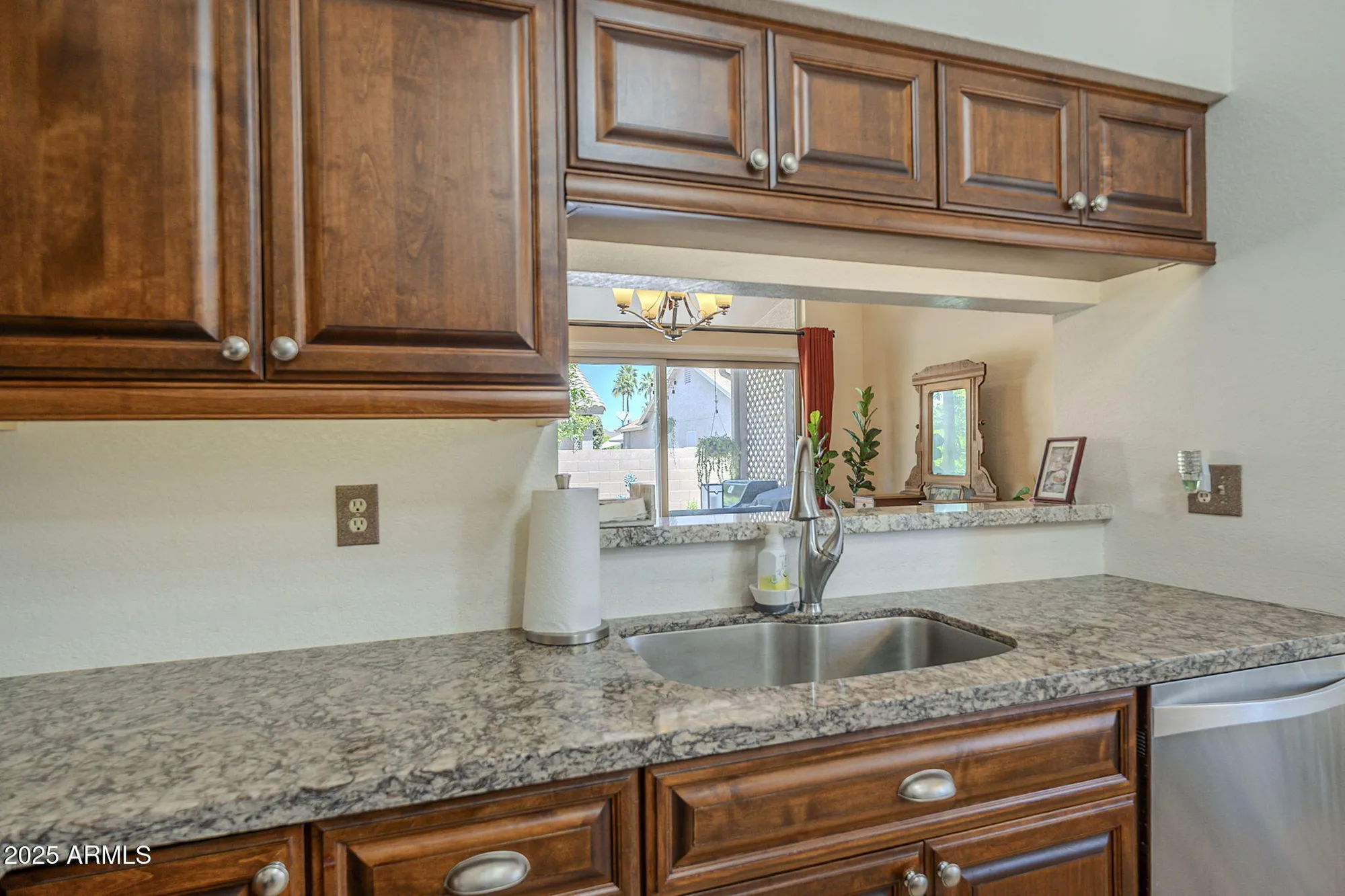Property Slideshow image 13 of 40 | 1562 e gleneagle dr, Chandler, AZ, 85249