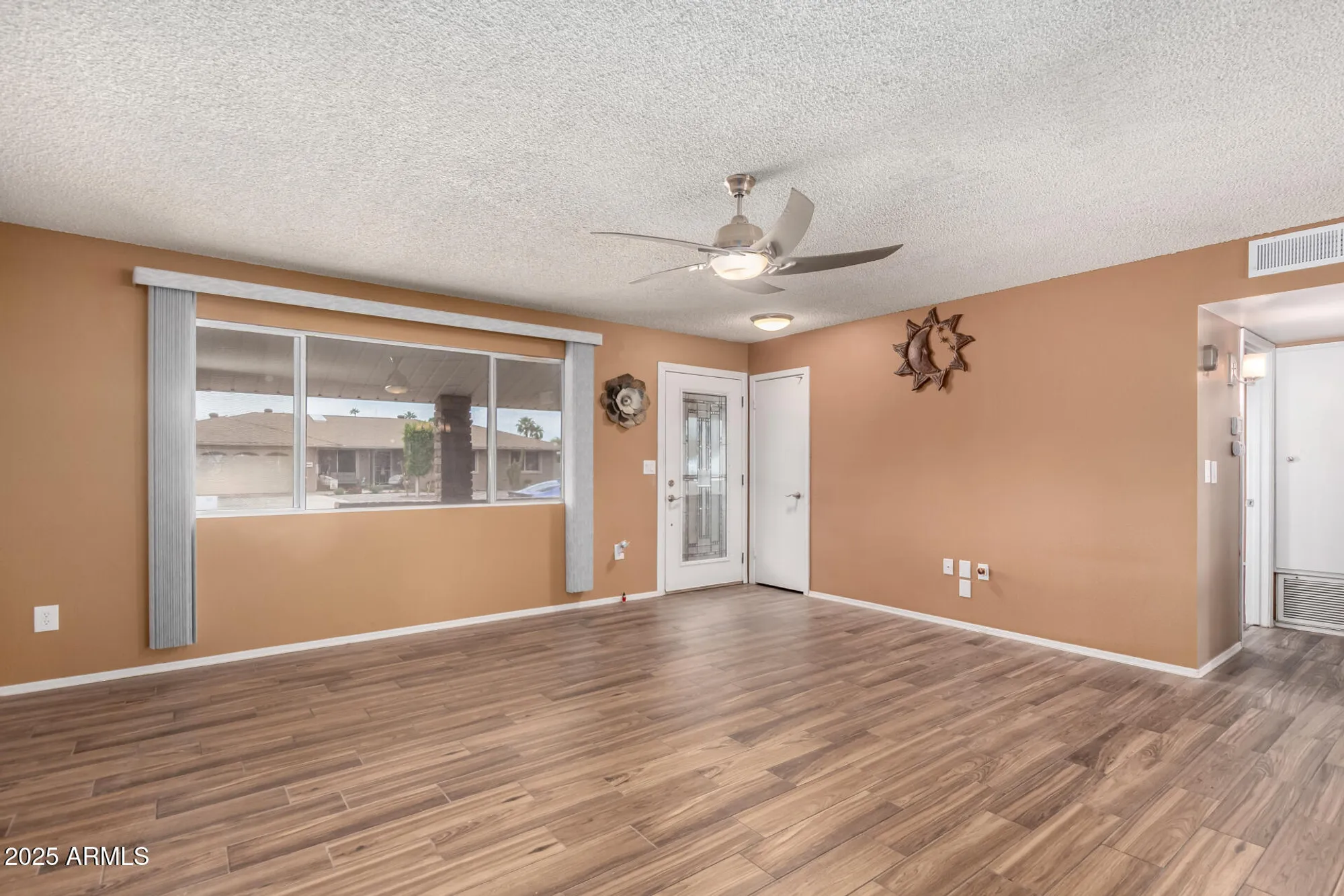 Property Slideshow image 4 of 28 | 9430 w arrowhead dr, Sun City, AZ, 85351