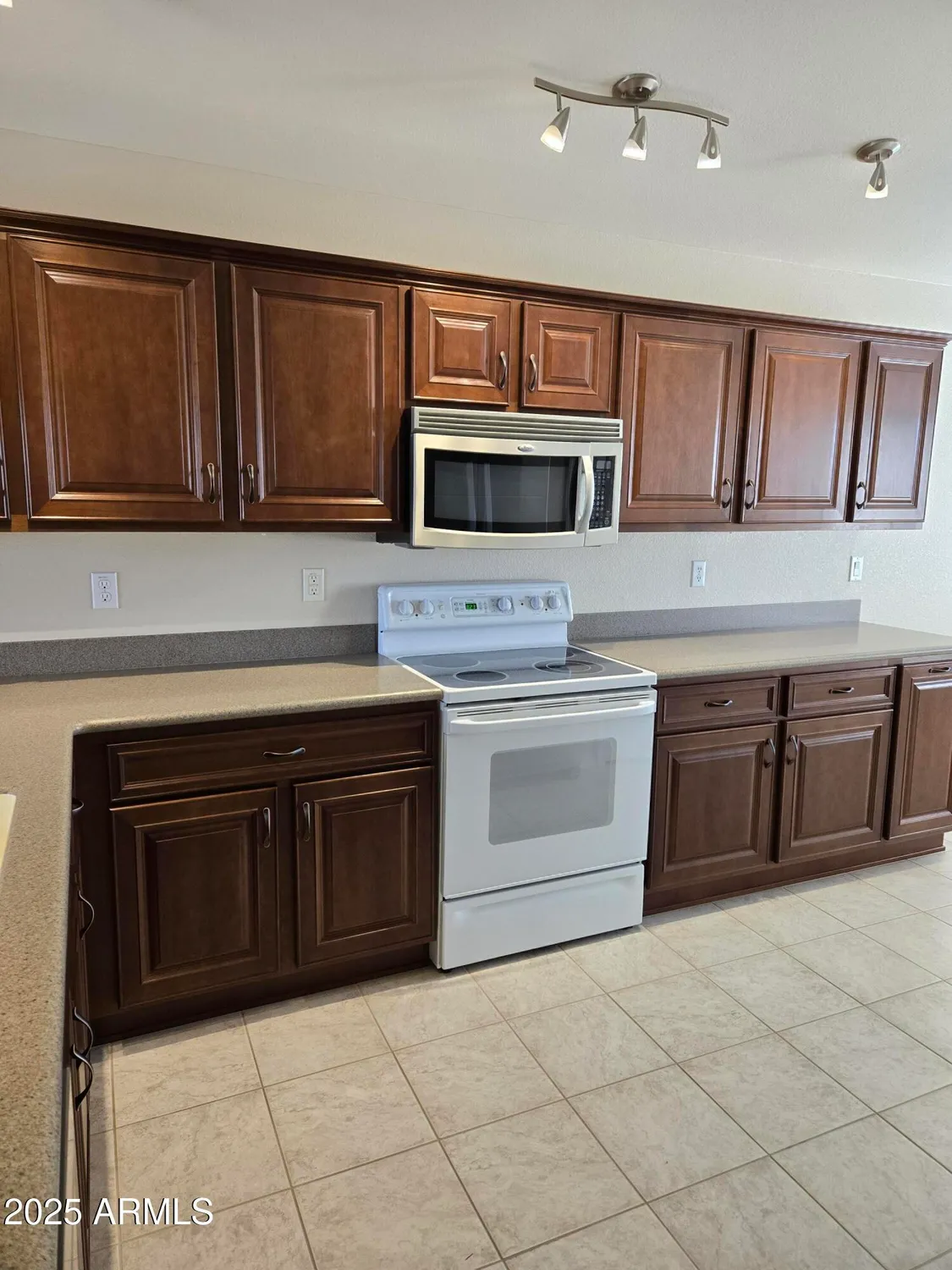 Property Slideshow image 2 of 23 | 3454 e bellerive pl, Chandler, AZ, 85249