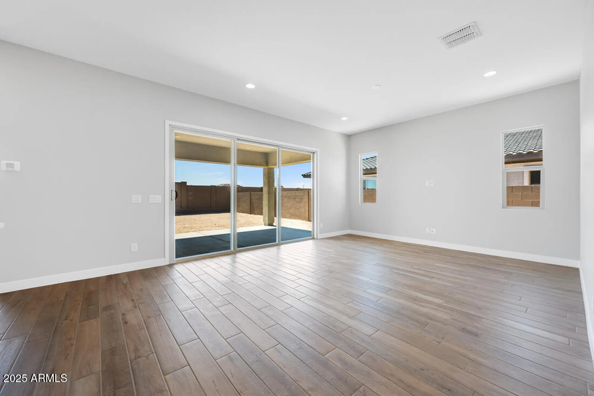 Property Slideshow image 16 of 41 | 18147 w tanglewood dr, Goodyear, AZ, 85338