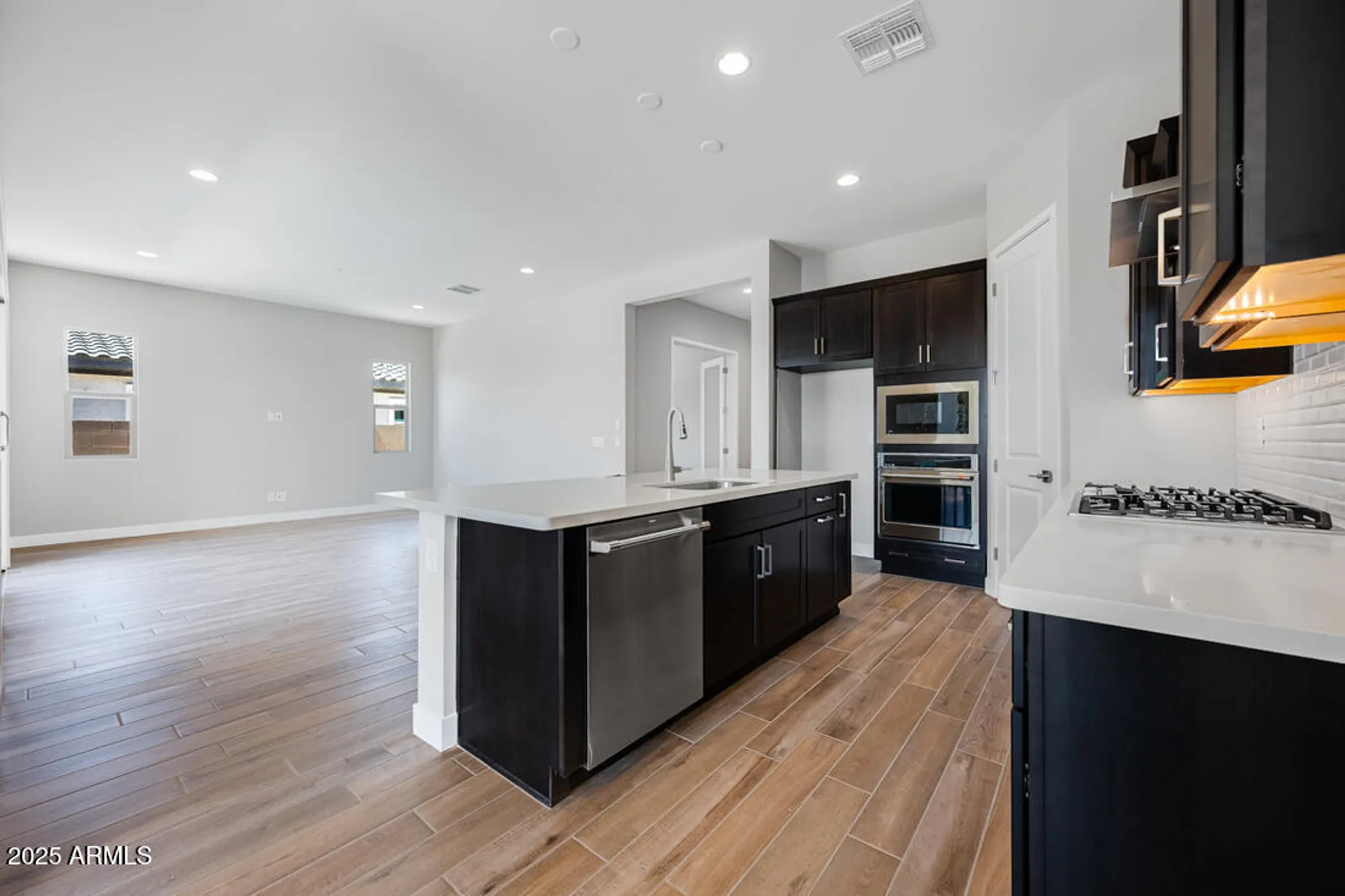 Property Slideshow image 13 of 41 | 18147 w tanglewood dr, Goodyear, AZ, 85338