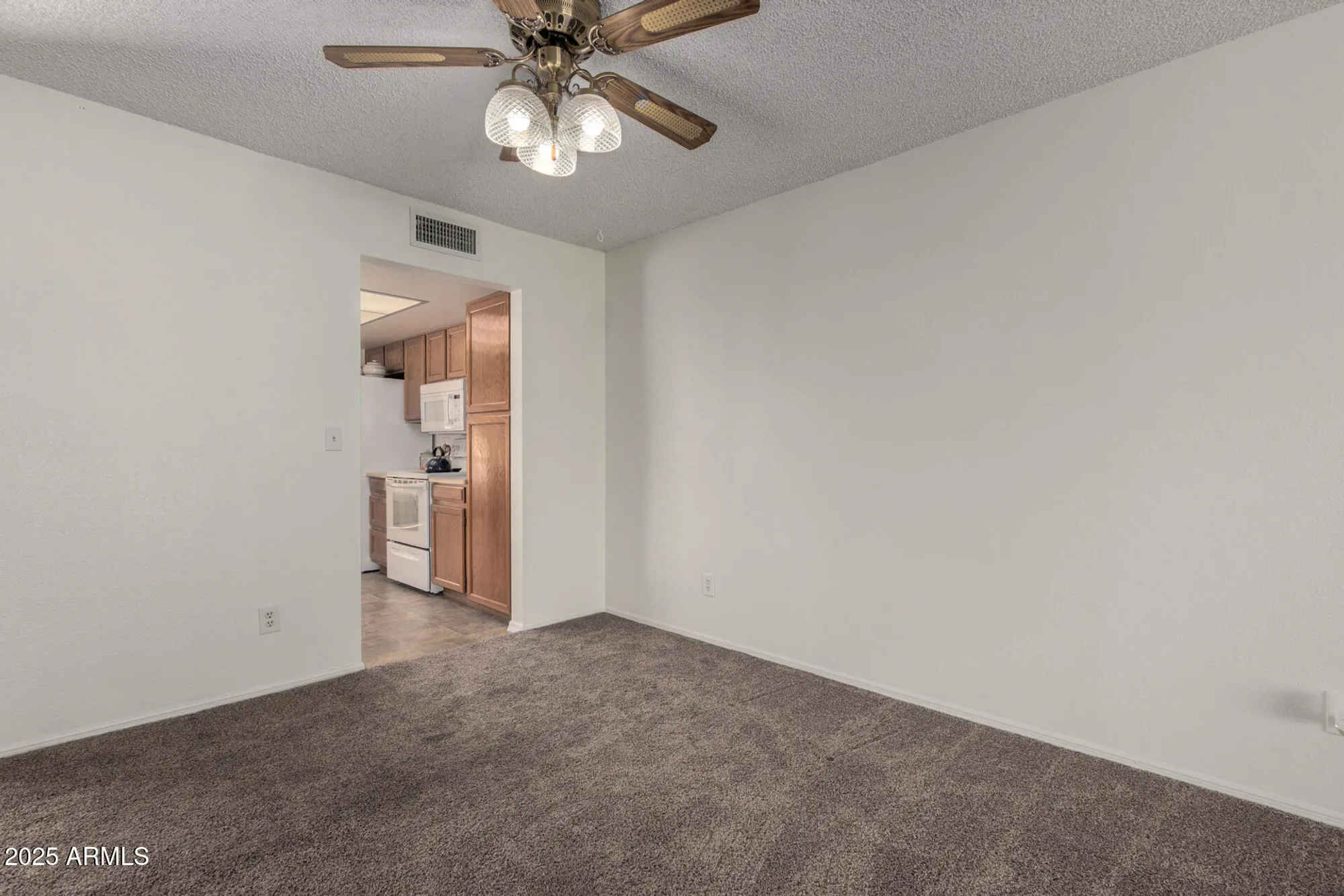 Property Slideshow image 10 of 29 | 617 s arrowwood way, Mesa, AZ, 85208