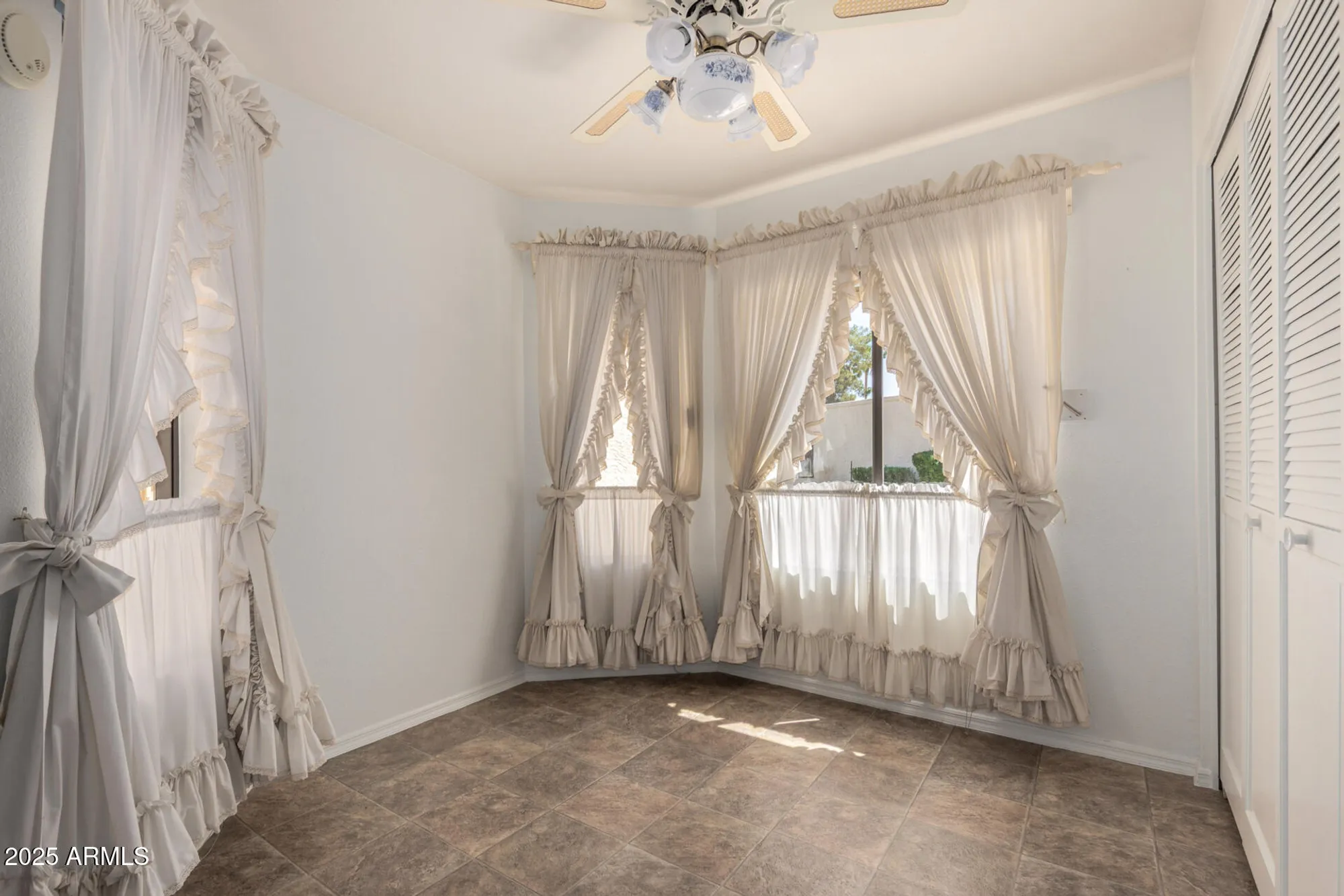Property Slideshow image 11 of 29 | 617 s arrowwood way, Mesa, AZ, 85208