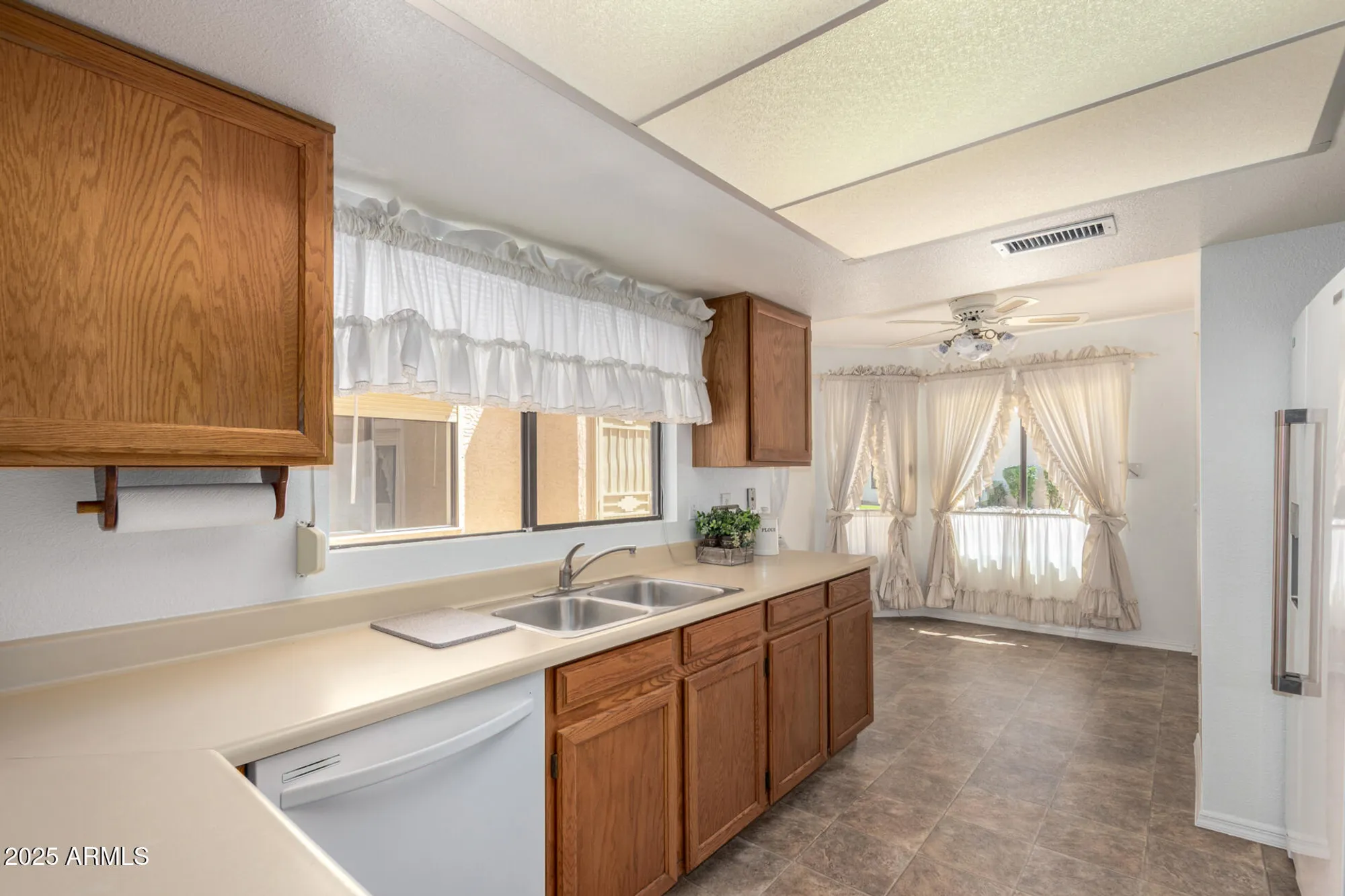 Property Slideshow image 13 of 29 | 617 s arrowwood way, Mesa, AZ, 85208