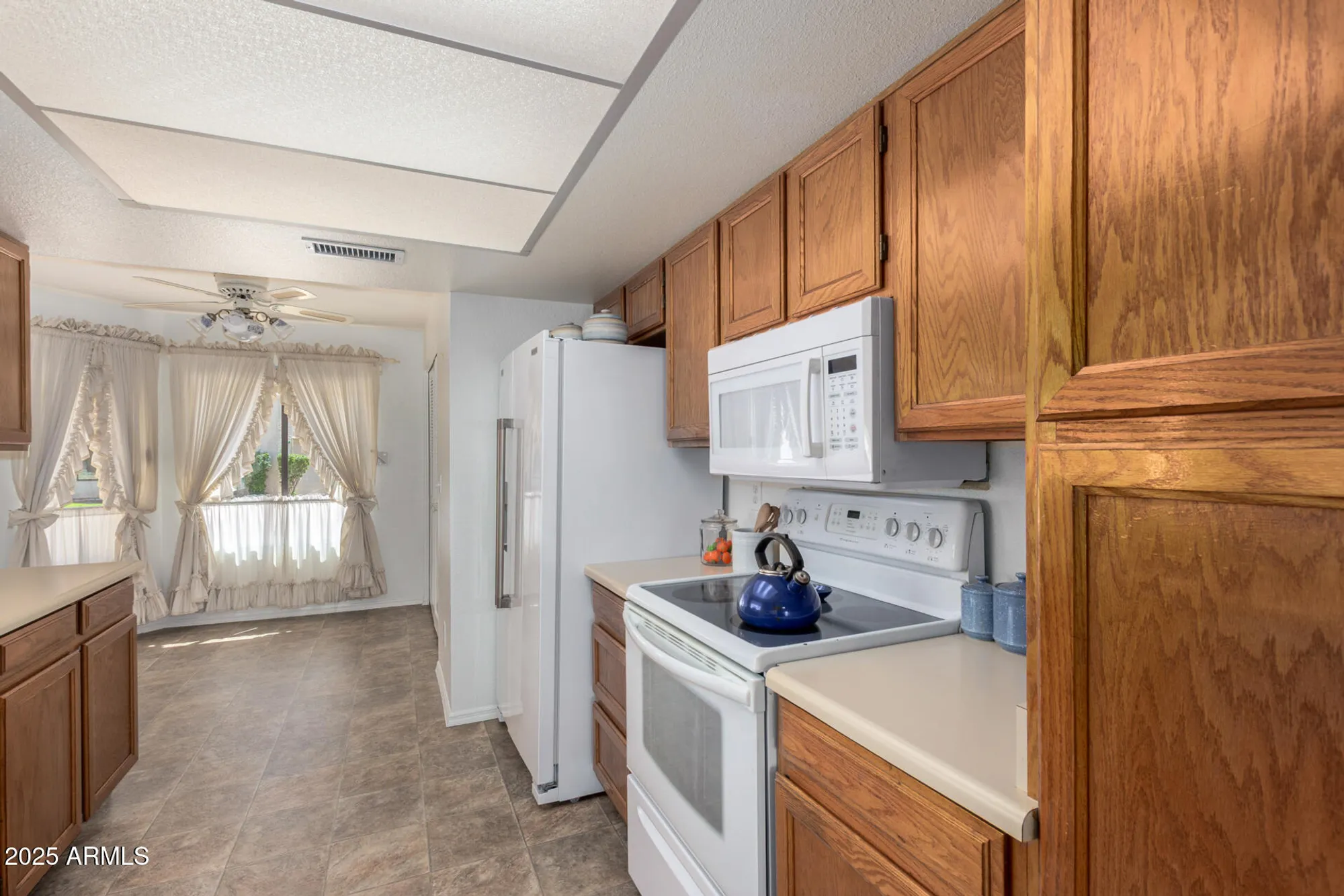 Property Slideshow image 14 of 29 | 617 s arrowwood way, Mesa, AZ, 85208