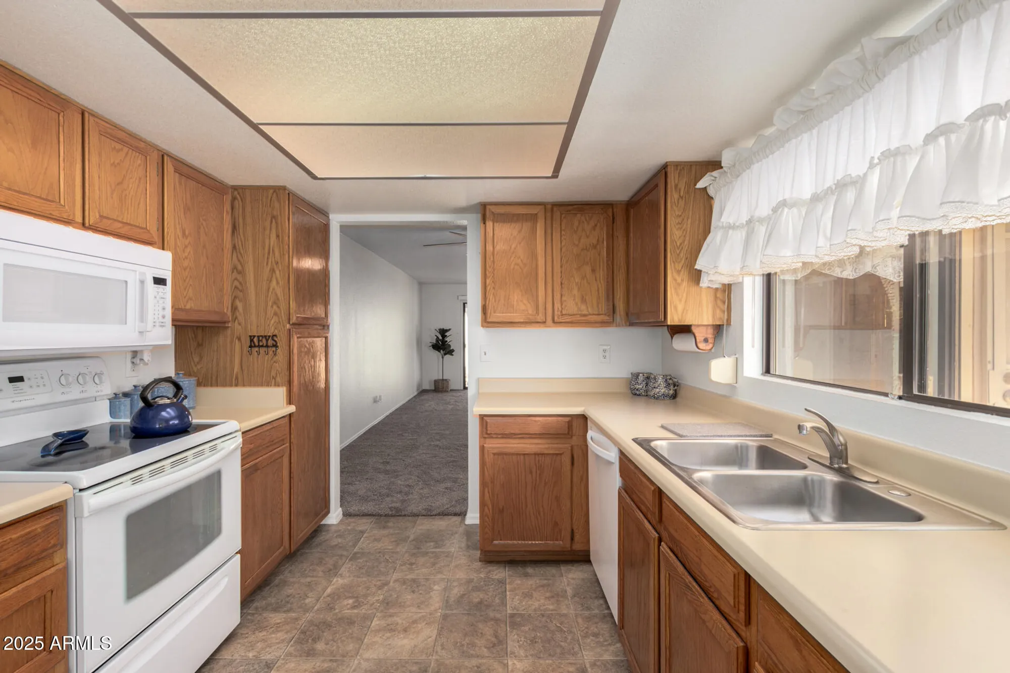 Property Slideshow image 15 of 29 | 617 s arrowwood way, Mesa, AZ, 85208