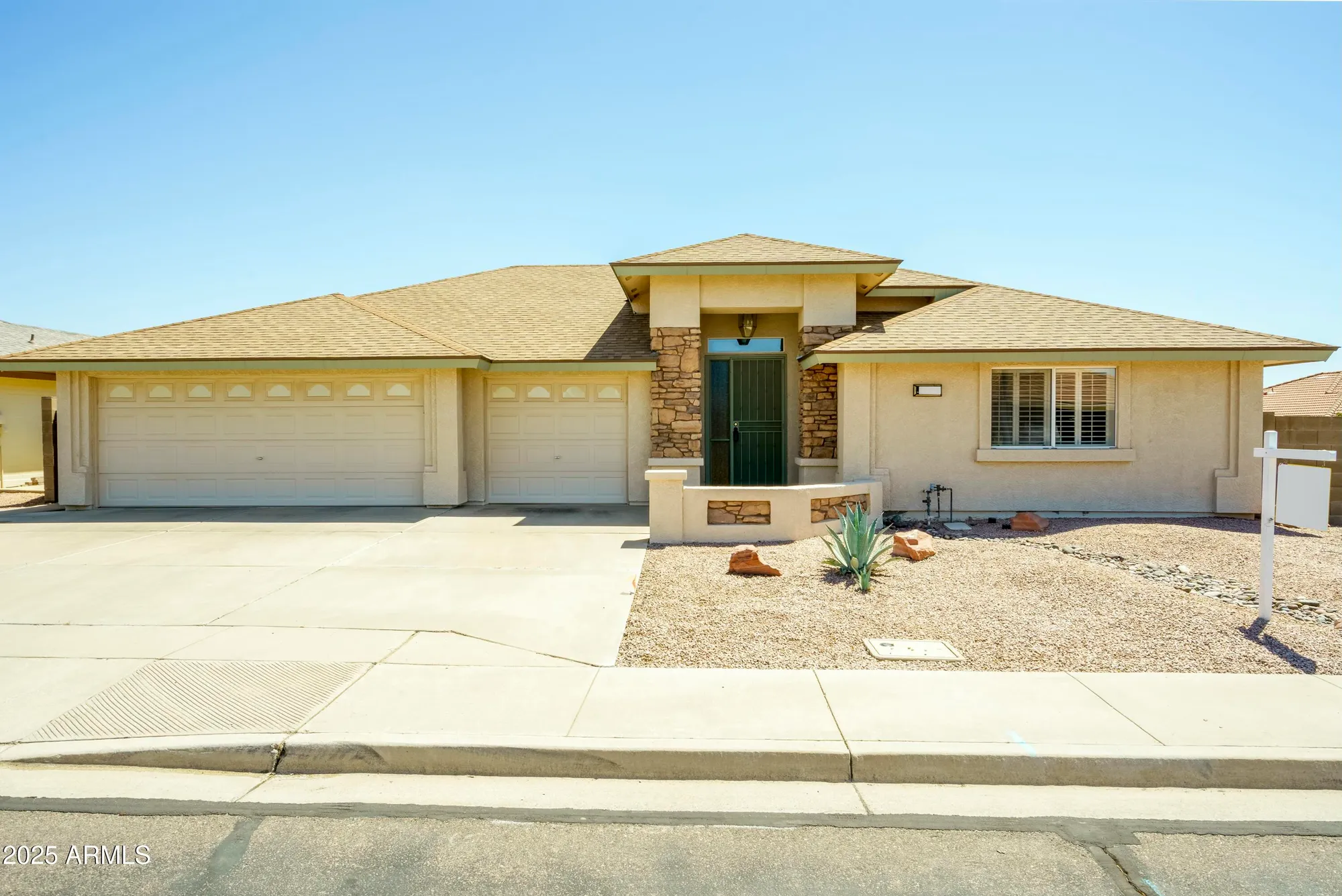 Property Slideshow image 1 of 19 | 11447 e mendoza ave, Mesa, AZ, 85209