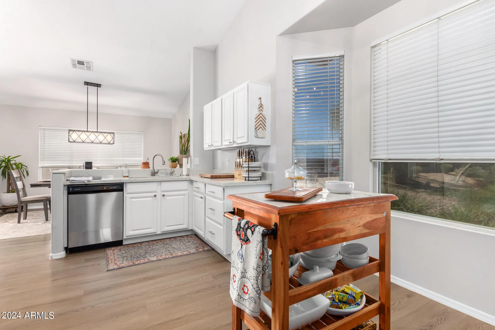 Property Slideshow image 9 of 25 | 1543 e gleneagle dr, Chandler, AZ, 85249