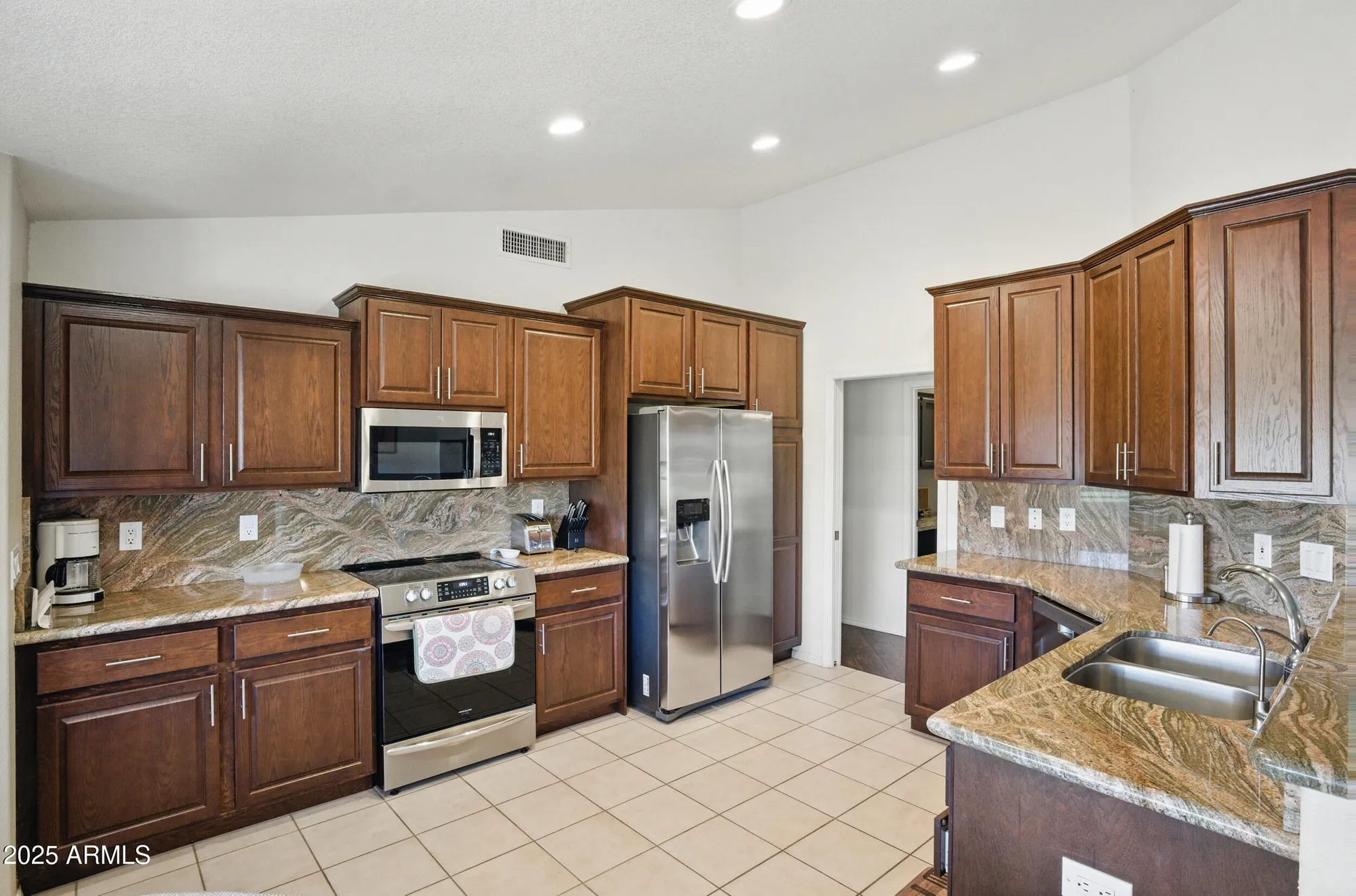 Property Slideshow image 9 of 20 | 11059 e kilarea ave, Mesa, AZ, 85209