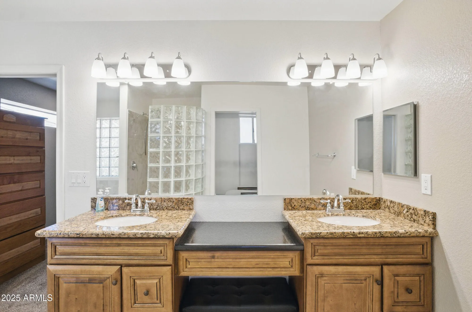 Property Slideshow image 14 of 20 | 11059 e kilarea ave, Mesa, AZ, 85209