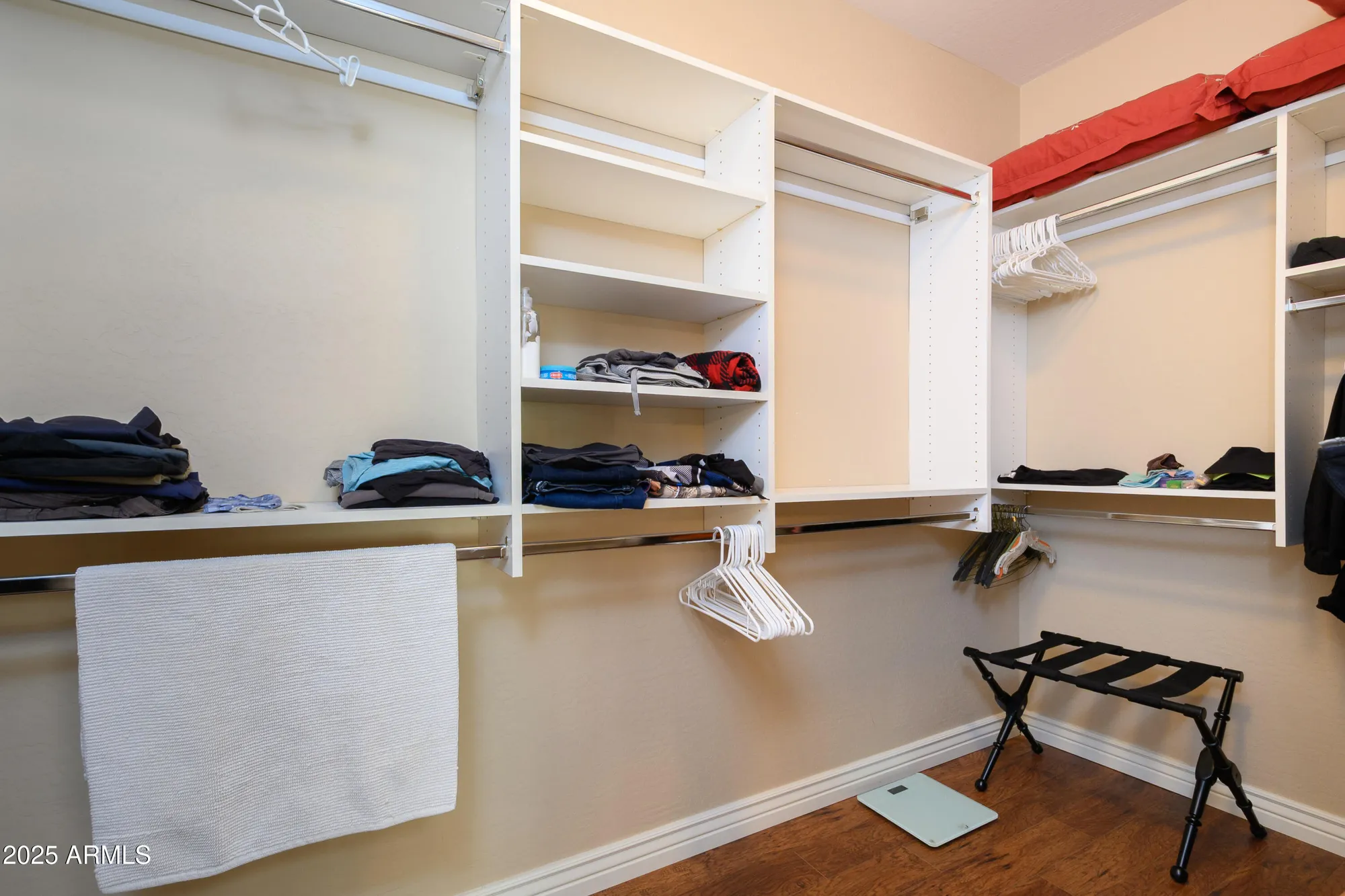 Property Slideshow image 16 of 29 | 21003 n circle cliffs dr, Surprise, AZ, 85387