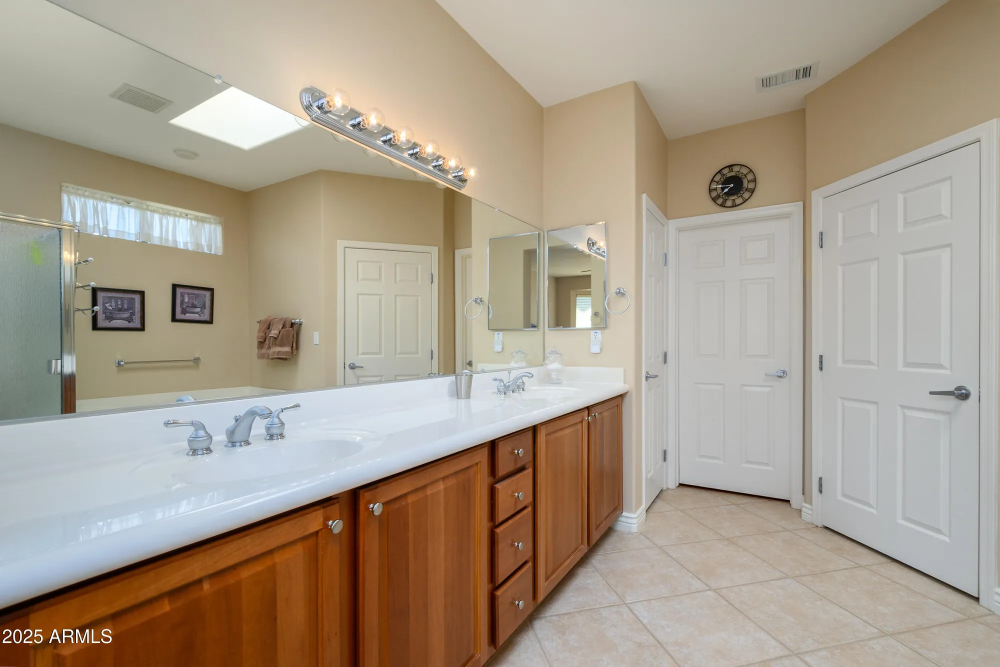 Property Slideshow image 15 of 29 | 21003 n circle cliffs dr, Surprise, AZ, 85387