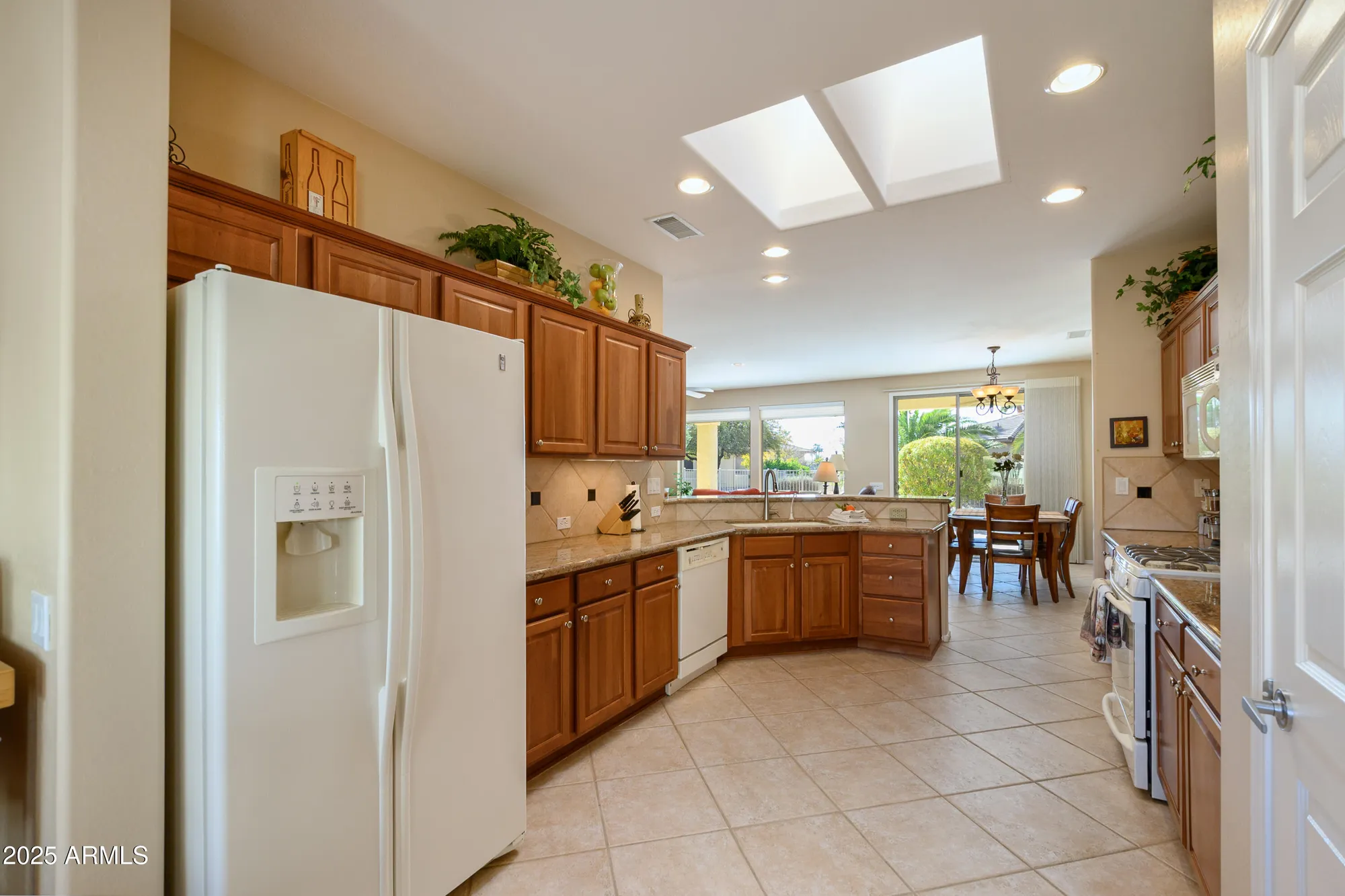 Property Slideshow image 11 of 29 | 21003 n circle cliffs dr, Surprise, AZ, 85387