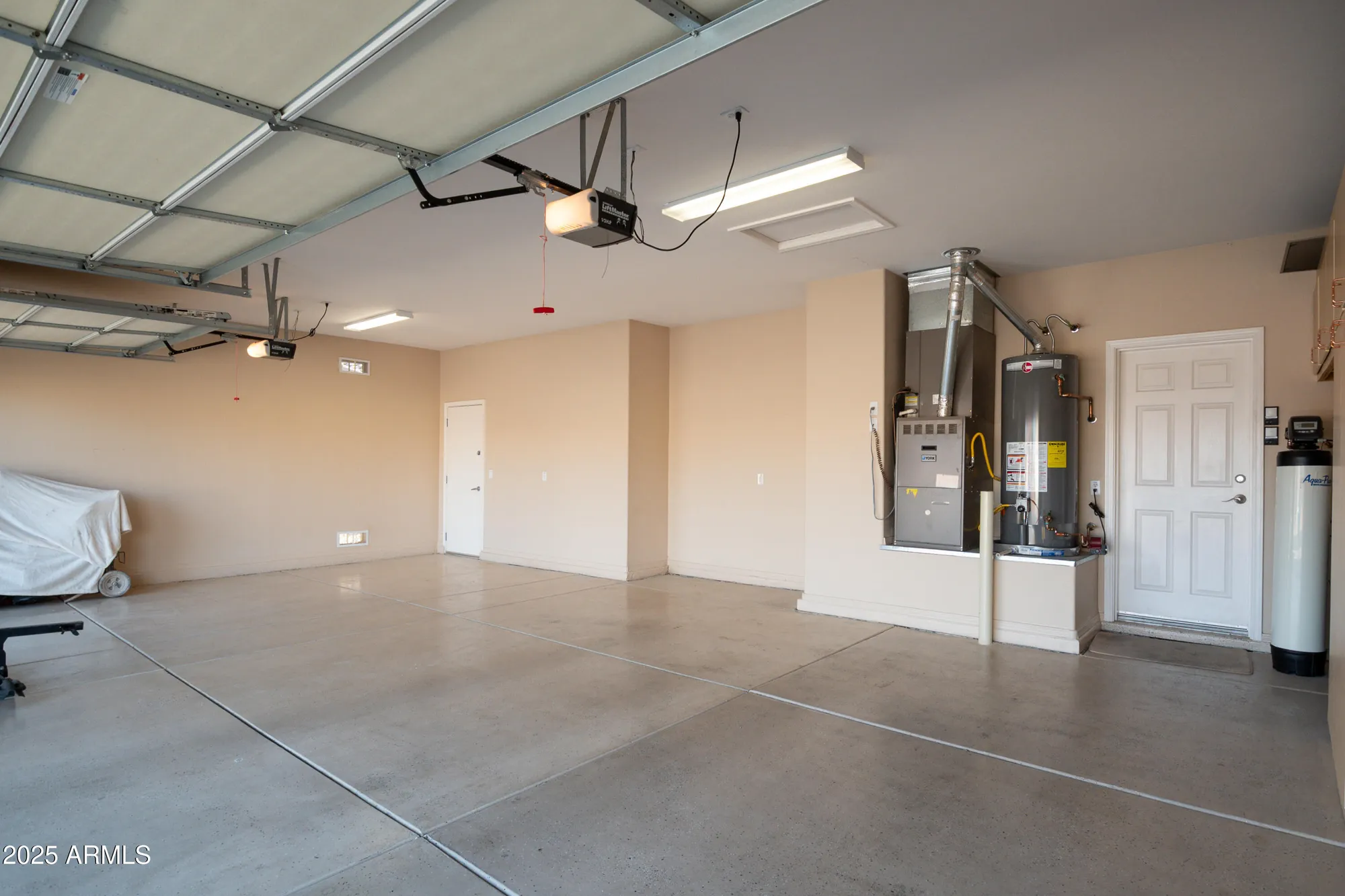 Property Slideshow image 23 of 29 | 21003 n circle cliffs dr, Surprise, AZ, 85387