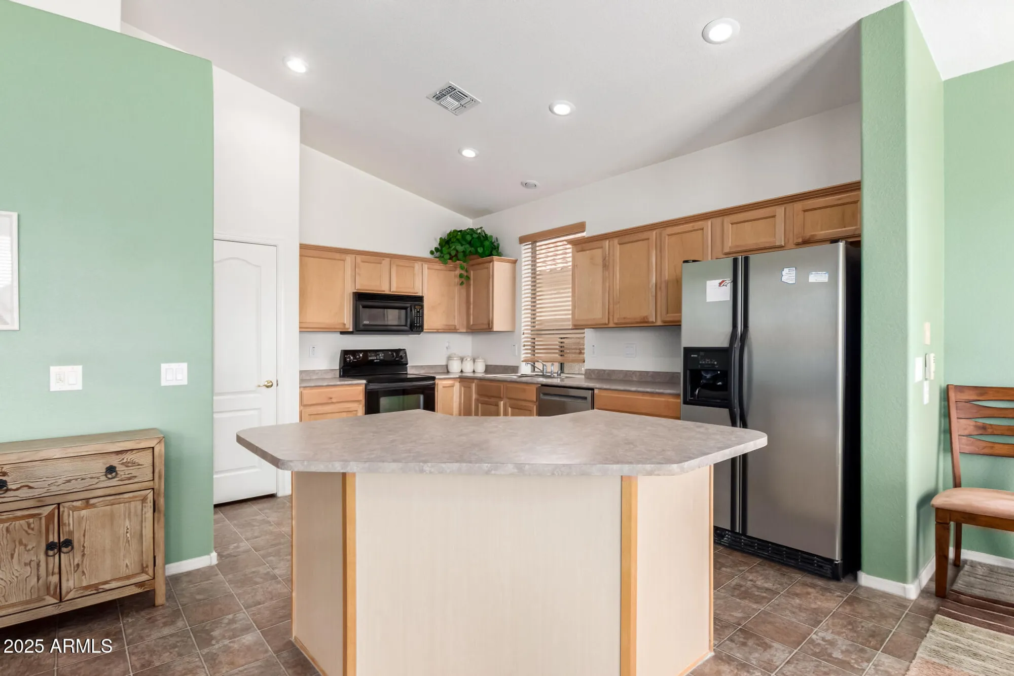 Property Slideshow image 13 of 31 | 18131 w addie ln, Surprise, AZ, 85374