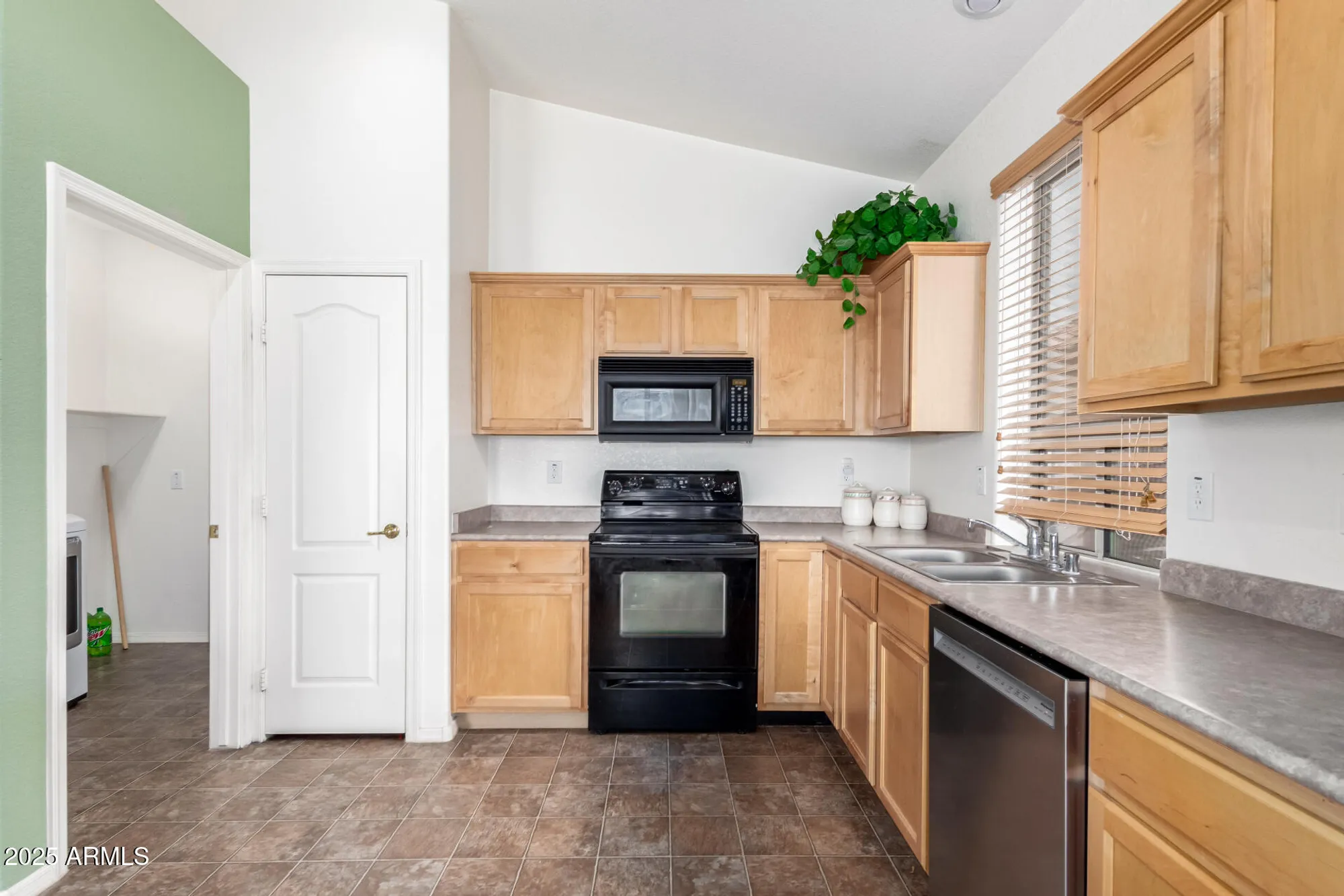 Property Slideshow image 14 of 31 | 18131 w addie ln, Surprise, AZ, 85374