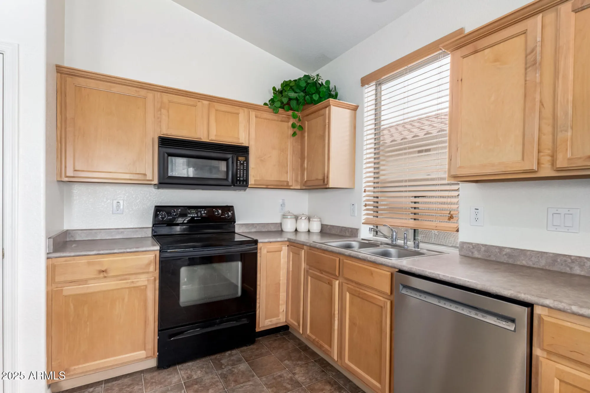 Property Slideshow image 15 of 31 | 18131 w addie ln, Surprise, AZ, 85374