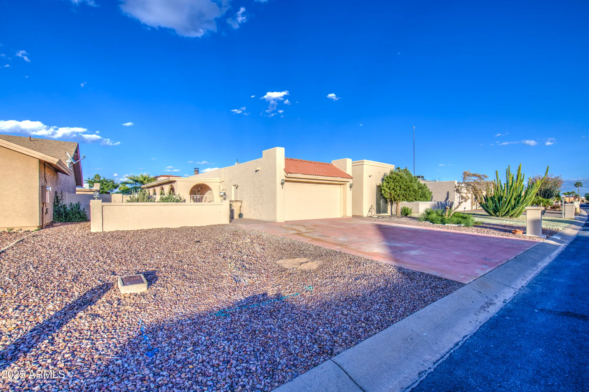 Property Slideshow image 1 of 29 | 26405 s snead dr, Sun Lakes, AZ, 85248