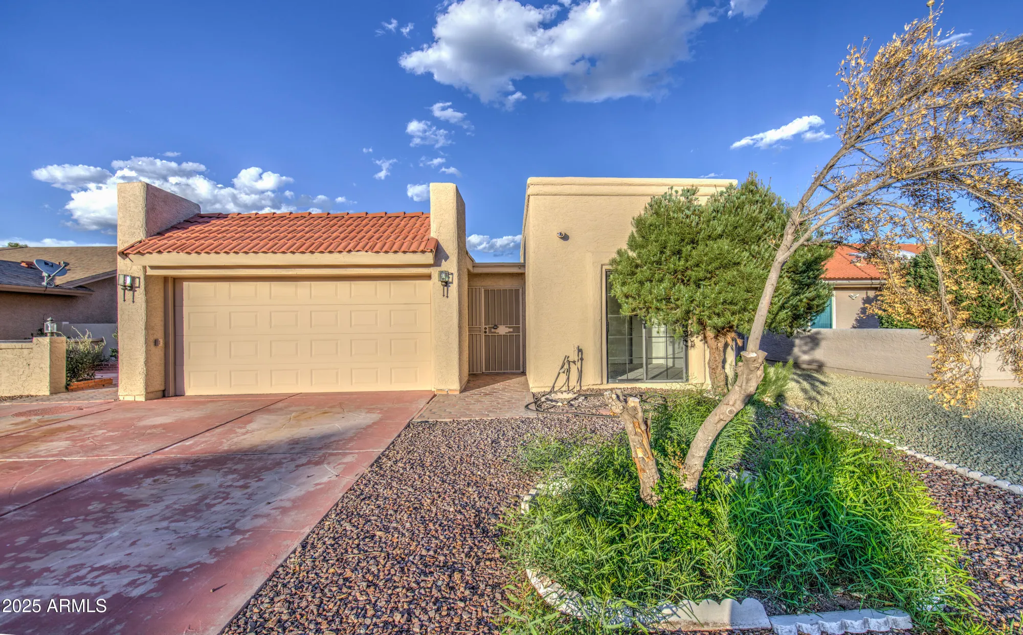 Property Slideshow image 4 of 29 | 26405 s snead dr, Sun Lakes, AZ, 85248