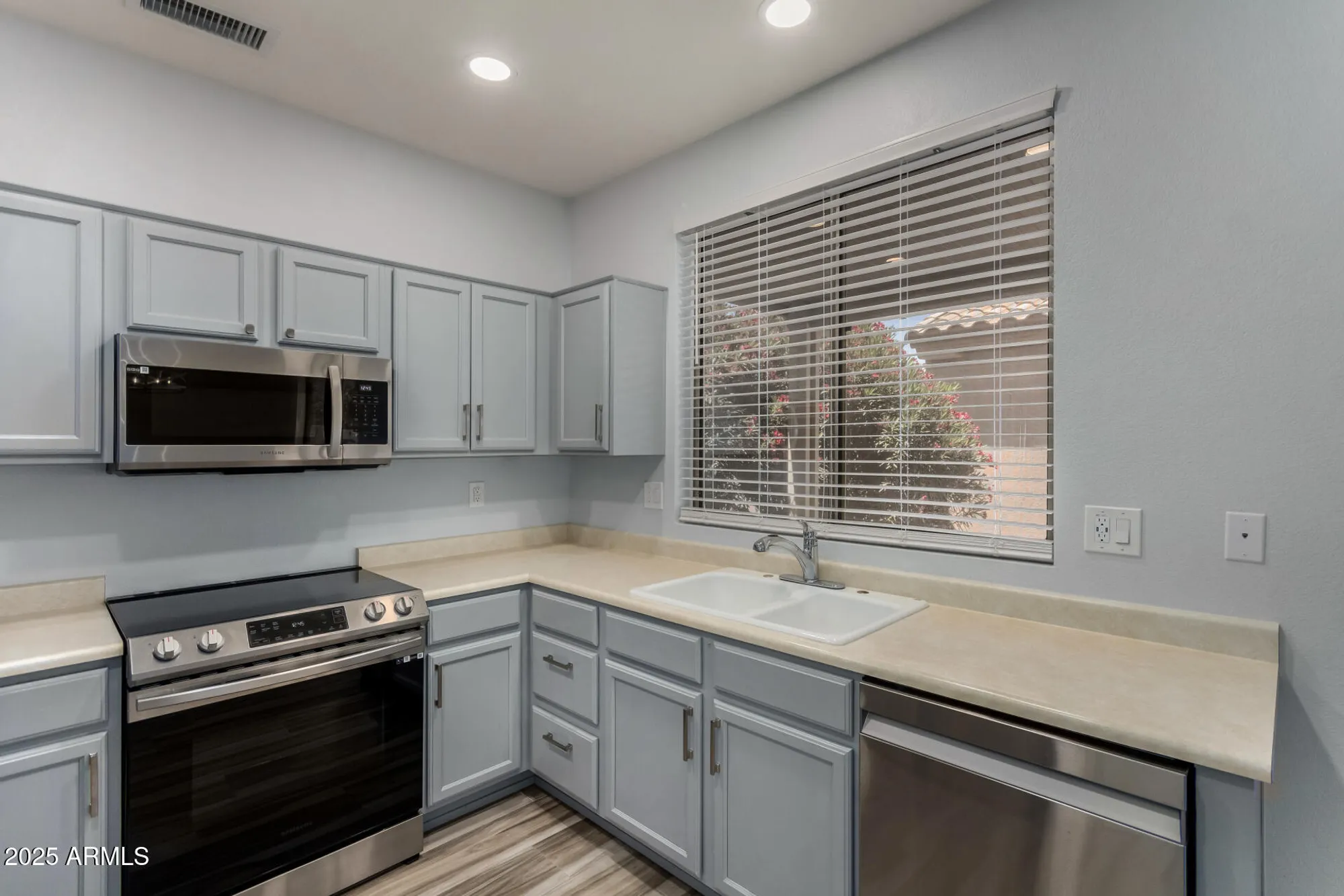 Property Slideshow image 18 of 35 | 19963 n window rock dr, Surprise, AZ, 85374
