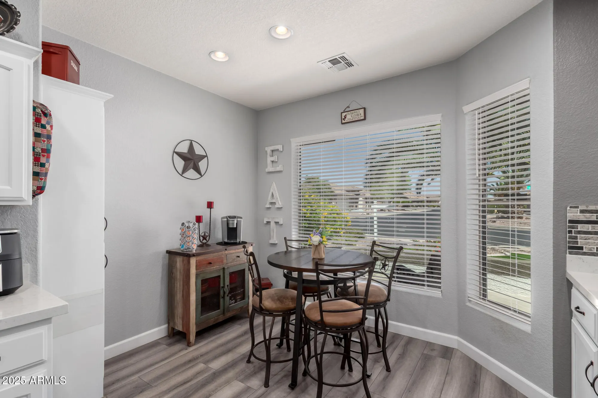 Property Slideshow image 13 of 65 | 2910 s olivewood, Mesa, AZ, 85212