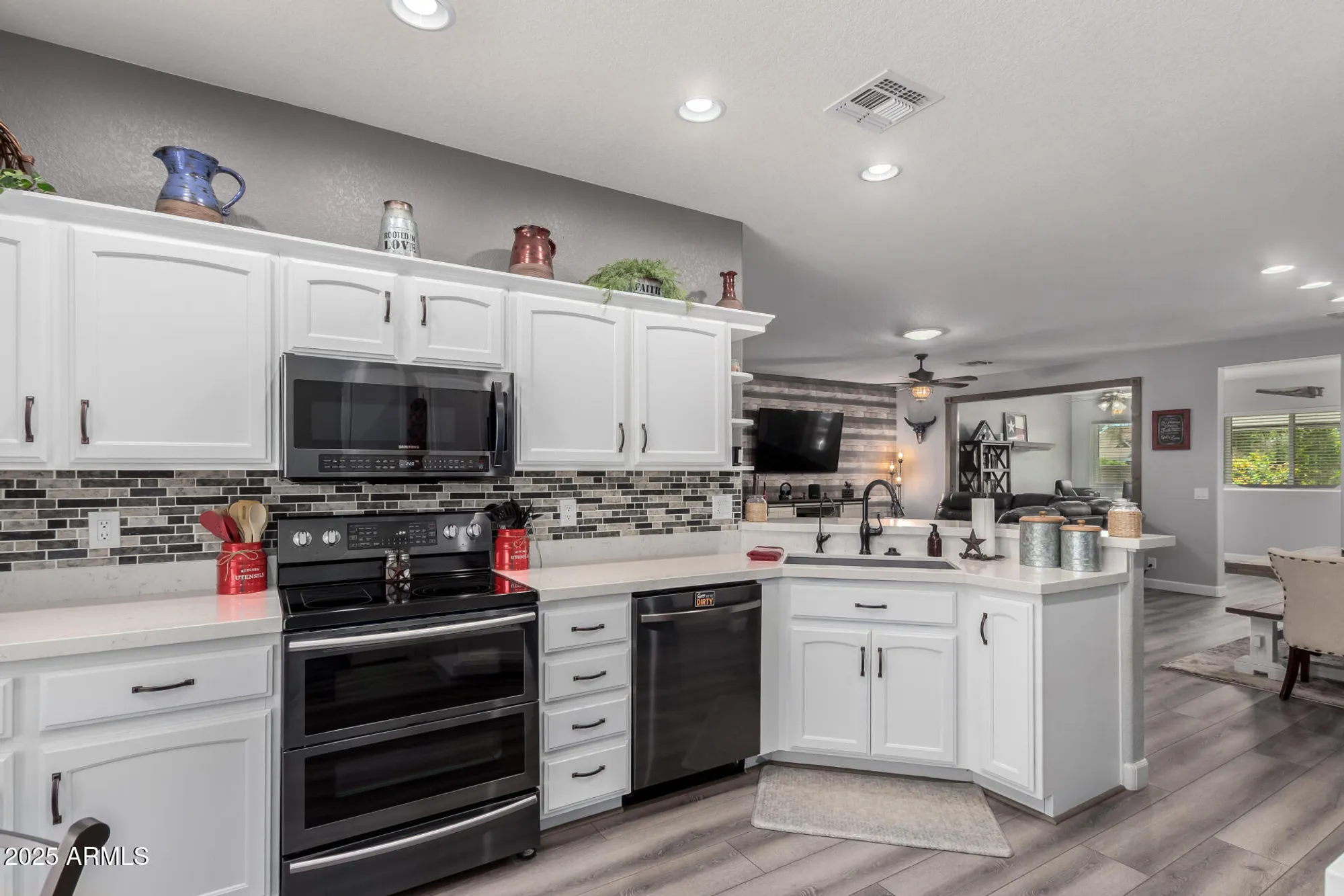 Property Slideshow image 14 of 65 | 2910 s olivewood, Mesa, AZ, 85212