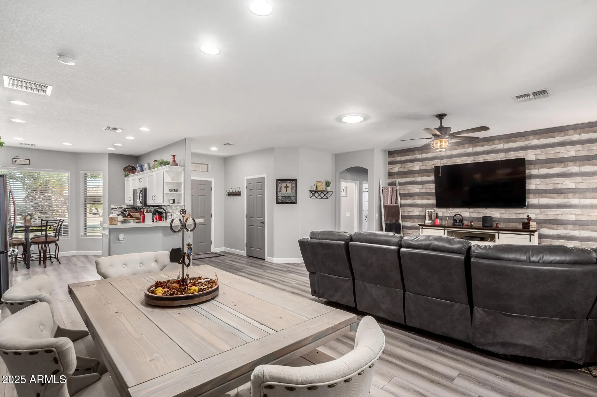 Property Slideshow image 12 of 65 | 2910 s olivewood, Mesa, AZ, 85212