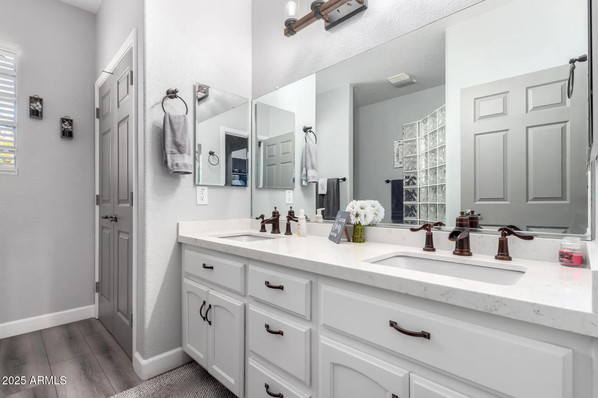 Property Slideshow image 21 of 65 | 2910 s olivewood, Mesa, AZ, 85212