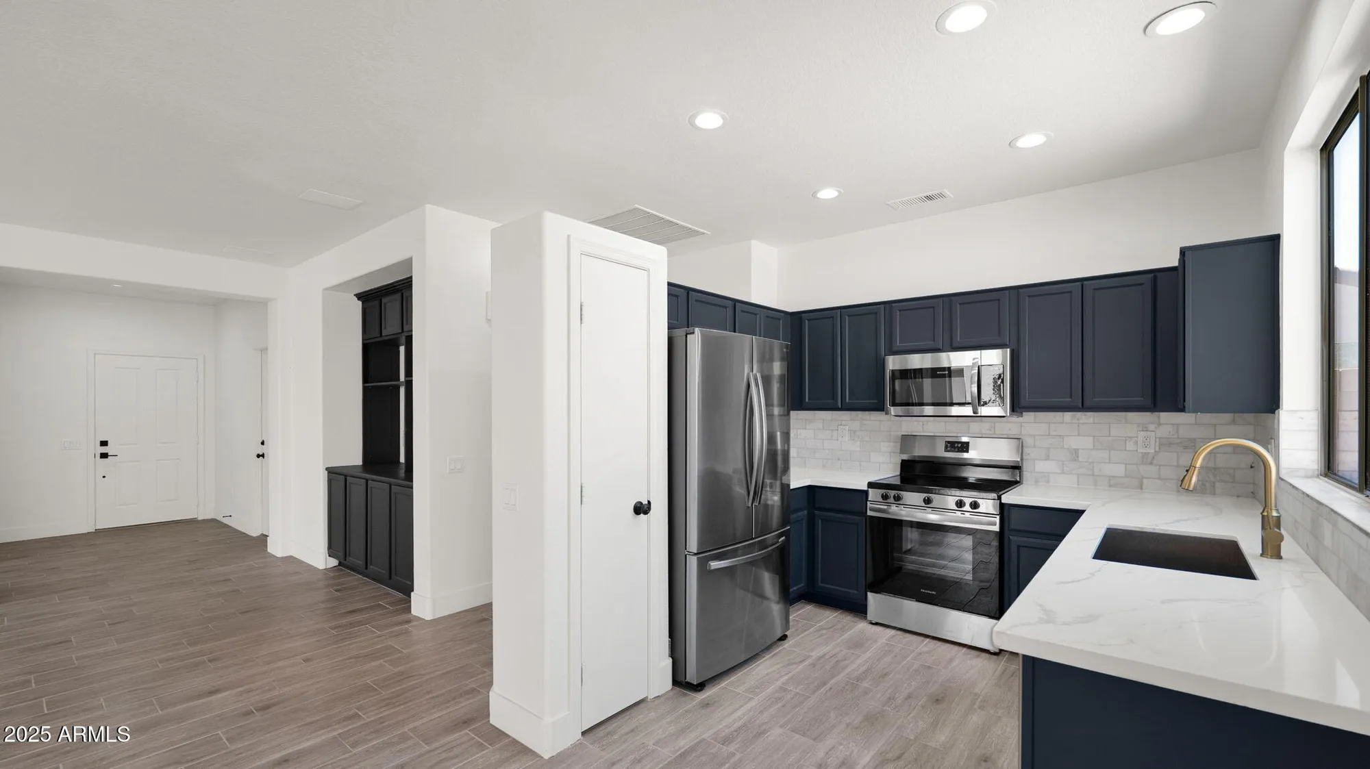 Property Slideshow image 9 of 36 | 19523 n carriage ln, Surprise, AZ, 85374