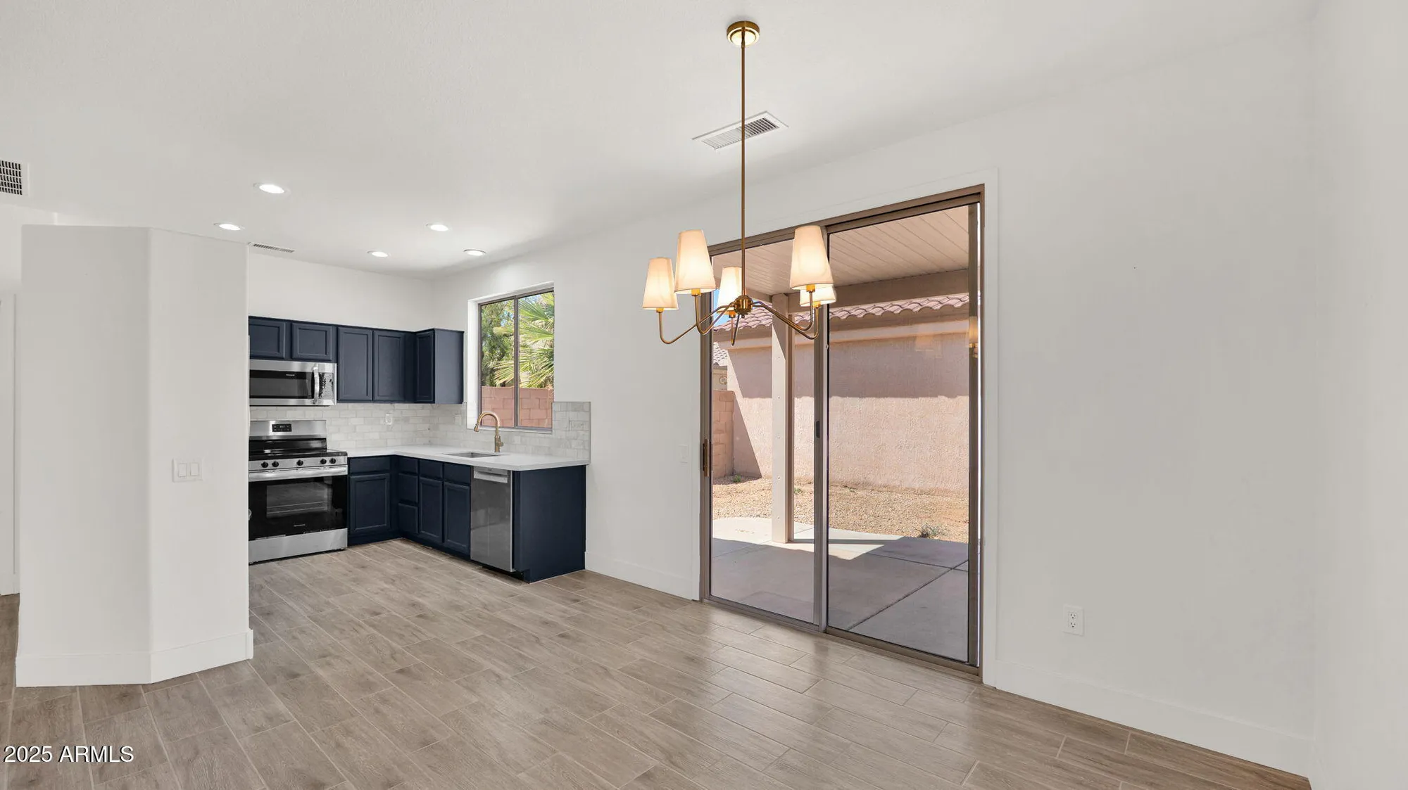 Property Slideshow image 15 of 36 | 19523 n carriage ln, Surprise, AZ, 85374