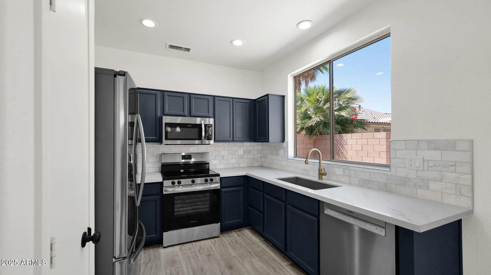Property Slideshow image 10 of 36 | 19523 n carriage ln, Surprise, AZ, 85374