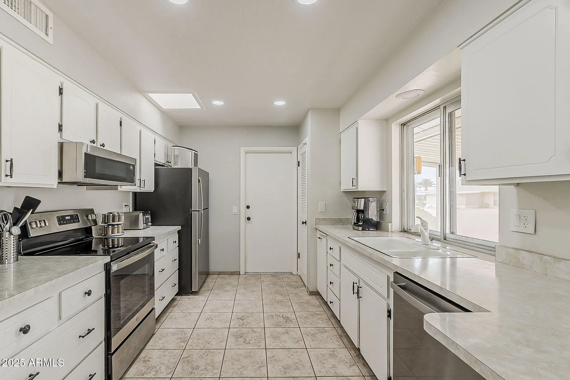 Property Slideshow image 4 of 25 | 9814 w long hills dr, Sun City, AZ, 85351