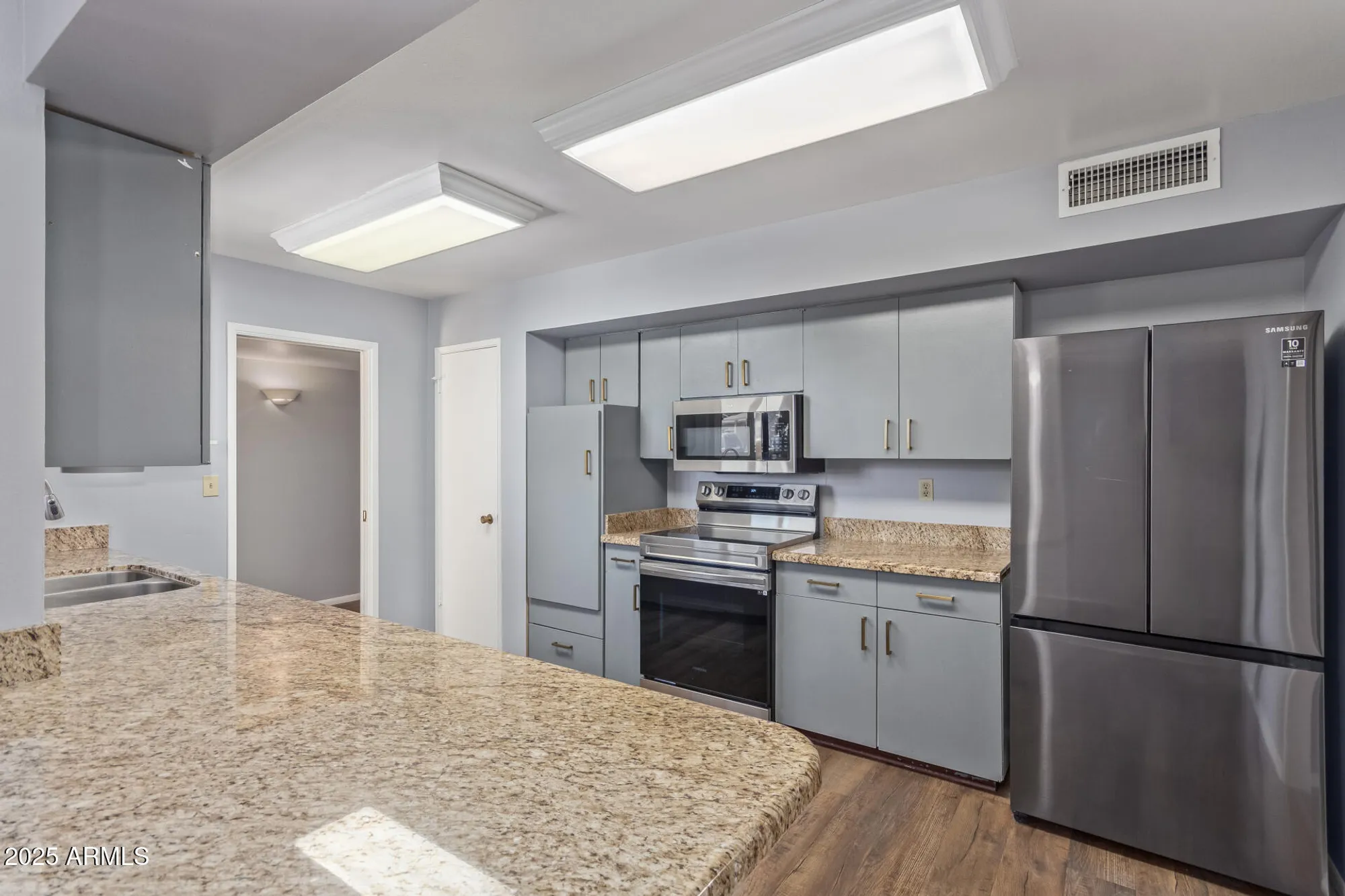 Property Slideshow image 9 of 23 | 10236 n 105th dr, Sun City, AZ, 85351