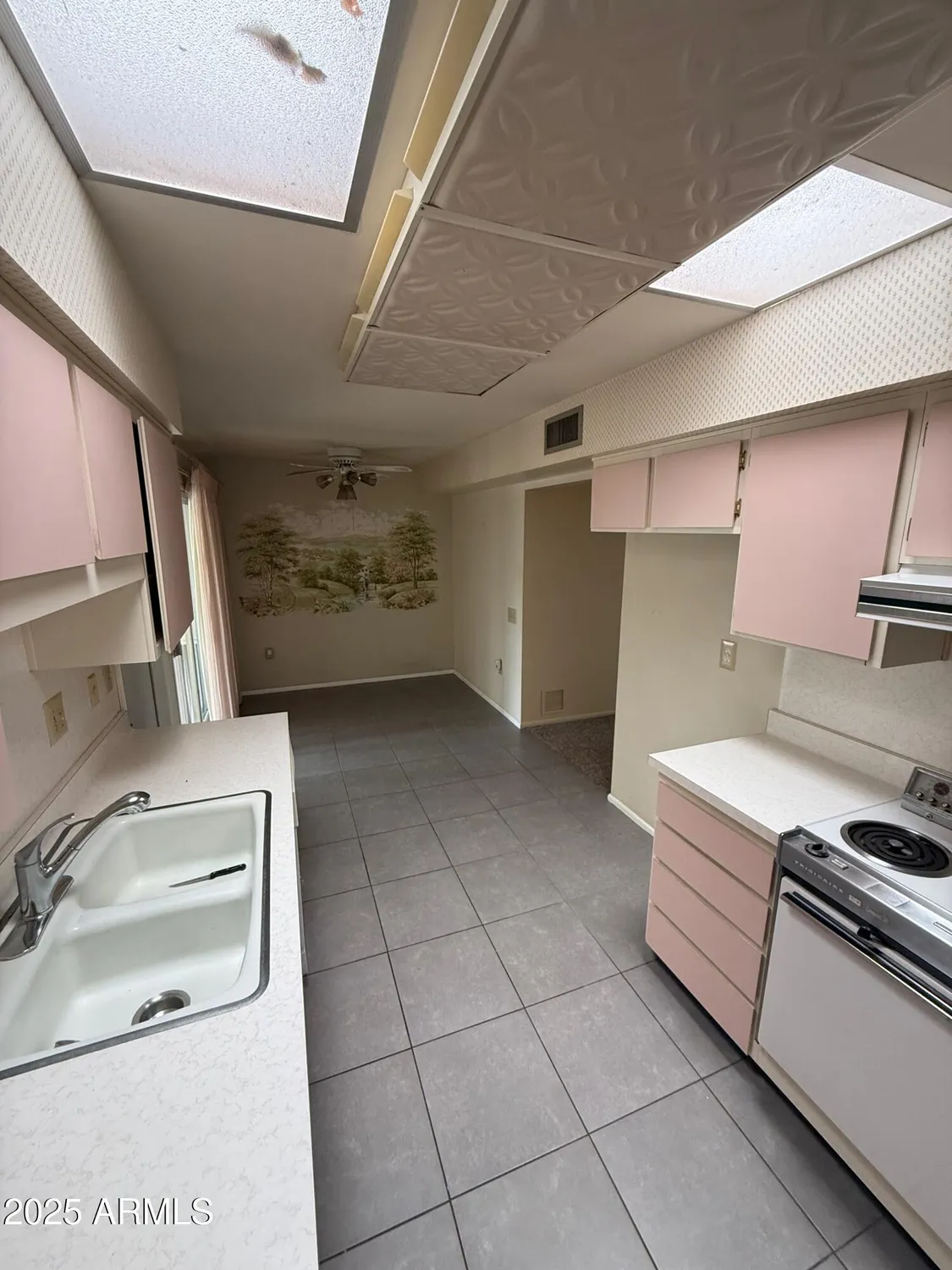 Property Slideshow image 7 of 15 | 14090 n newcastle dr, Sun City, AZ, 85351