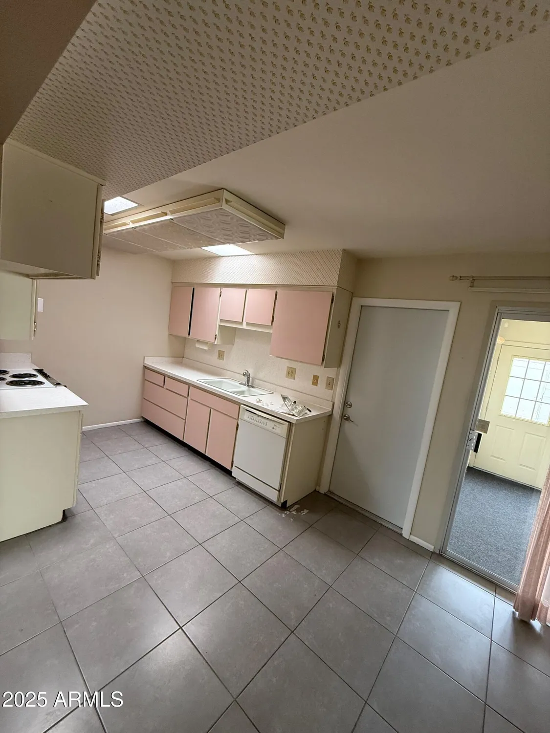 Property Slideshow image 5 of 15 | 14090 n newcastle dr, Sun City, AZ, 85351