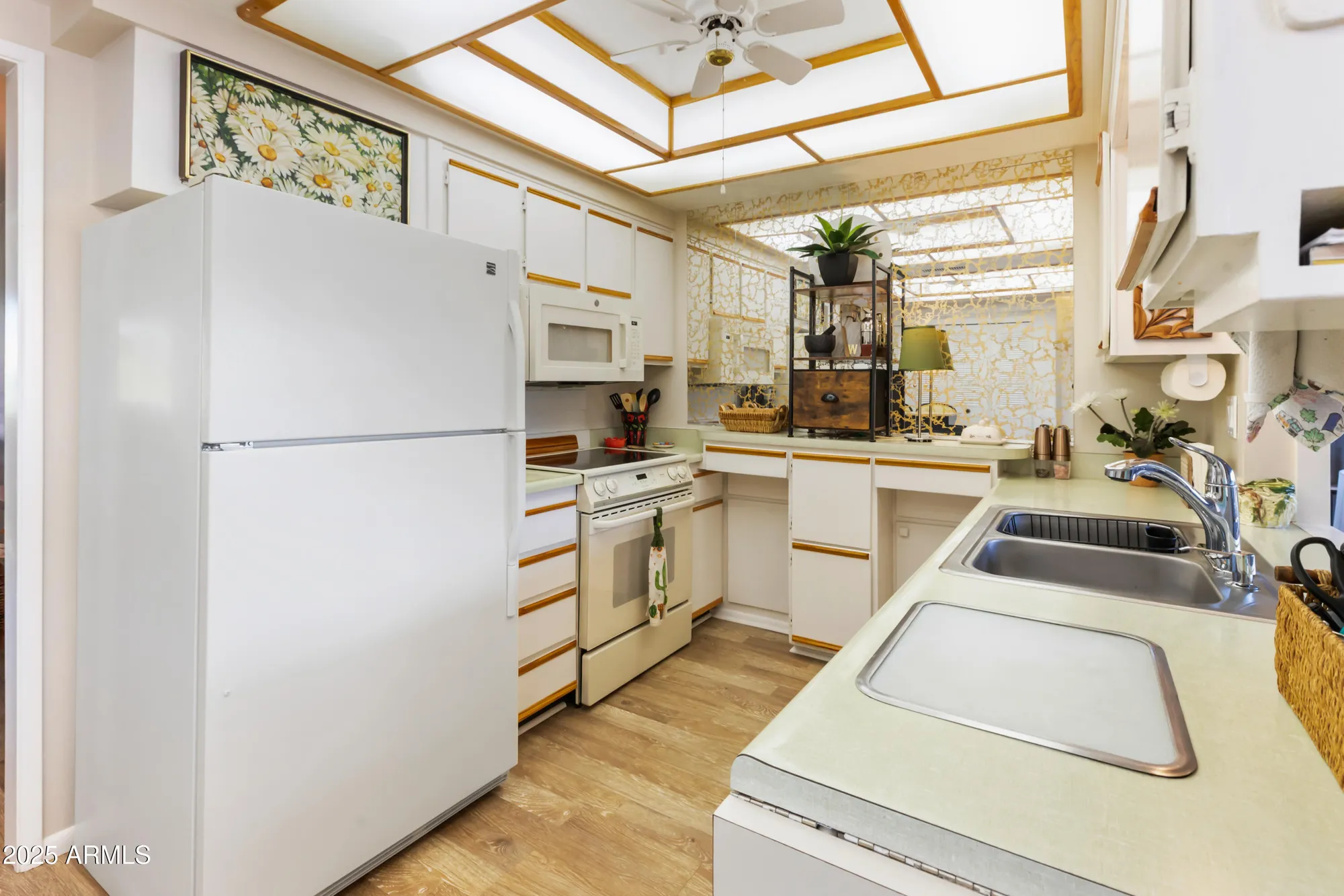 Property Slideshow image 11 of 37 | 13807 n garden court dr, Sun City, AZ, 85351