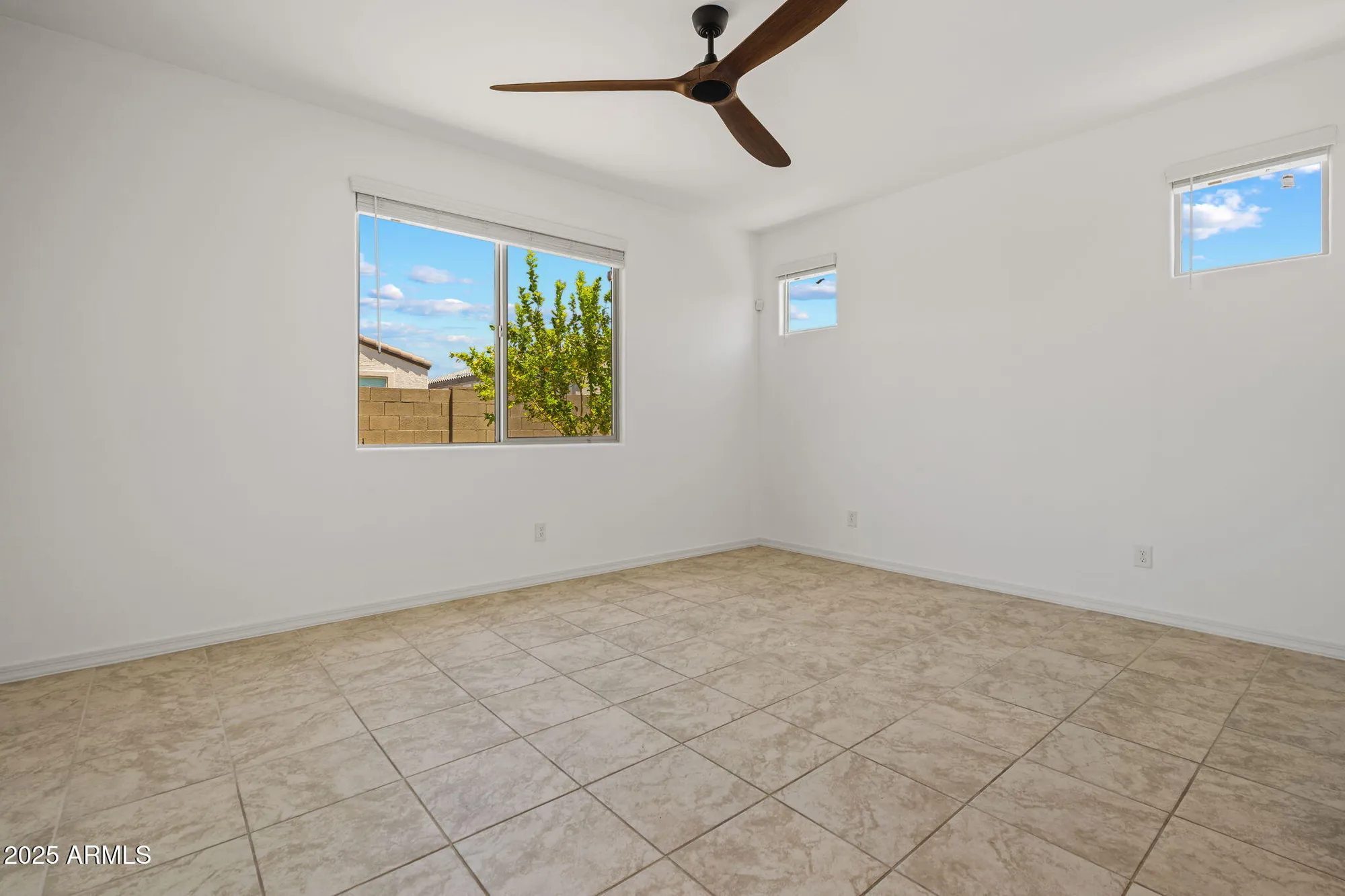 Property Slideshow image 16 of 50 | 18032 w muirwood dr, Goodyear, AZ, 85338