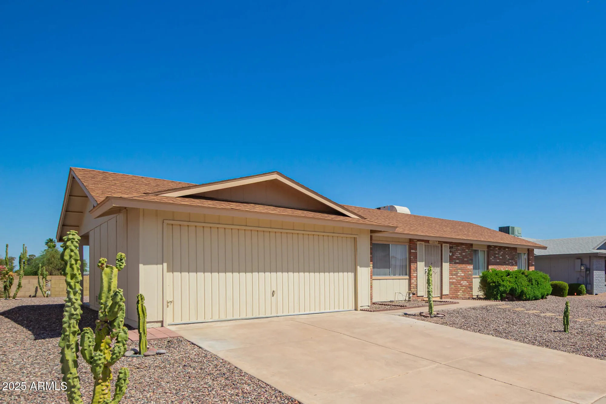 Property Slideshow image 3 of 29 | 11627 s iroquois dr, Phoenix, AZ, 85044