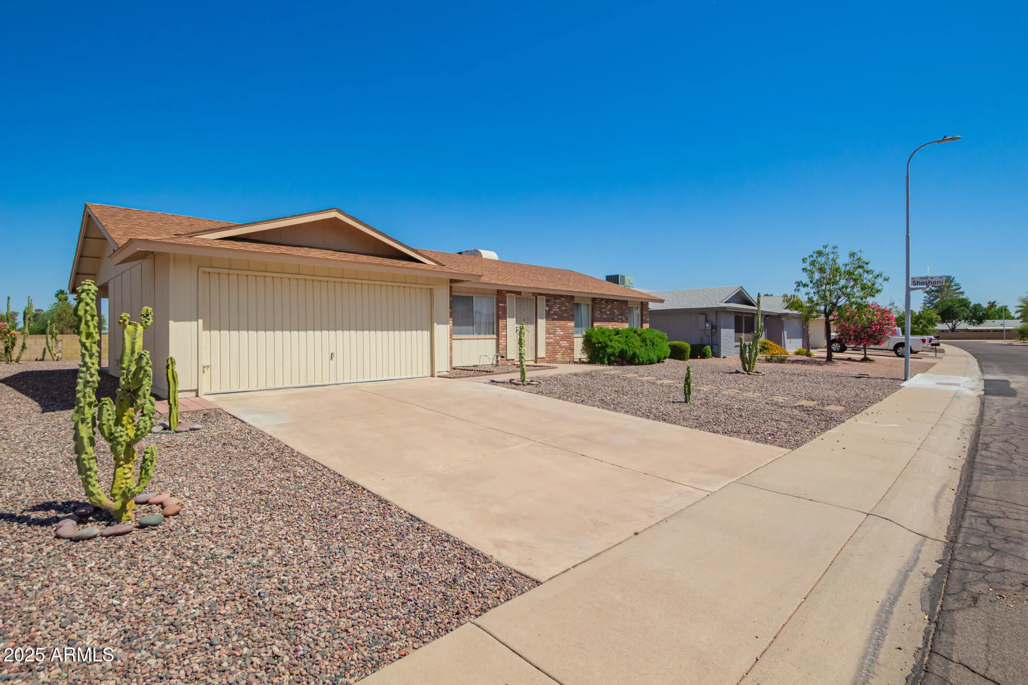 Property Slideshow image 2 of 29 | 11627 s iroquois dr, Phoenix, AZ, 85044