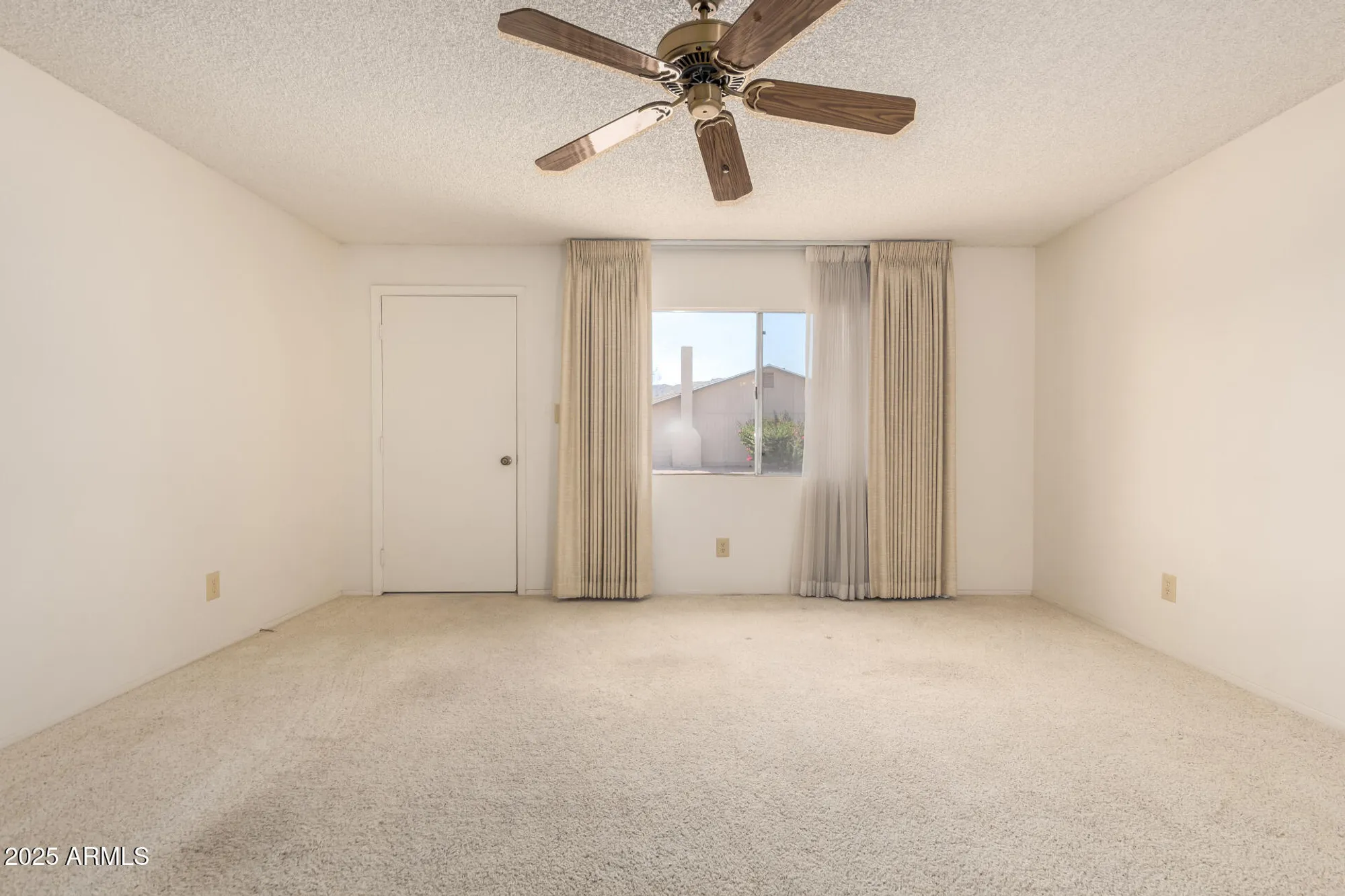 Property Slideshow image 8 of 29 | 11627 s iroquois dr, Phoenix, AZ, 85044