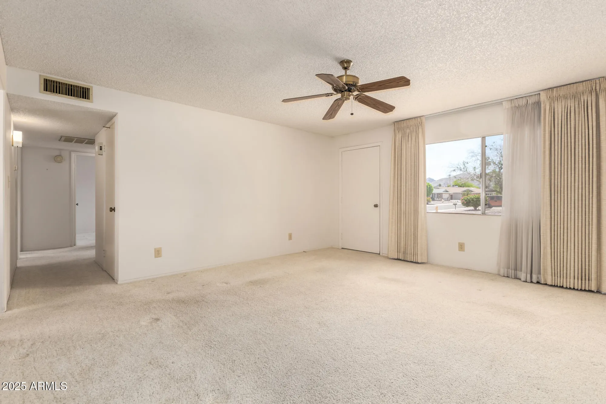 Property Slideshow image 9 of 29 | 11627 s iroquois dr, Phoenix, AZ, 85044
