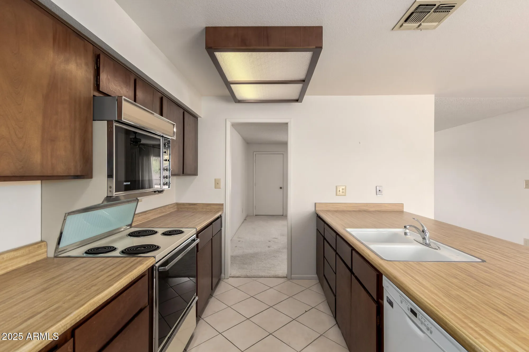 Property Slideshow image 12 of 29 | 11627 s iroquois dr, Phoenix, AZ, 85044