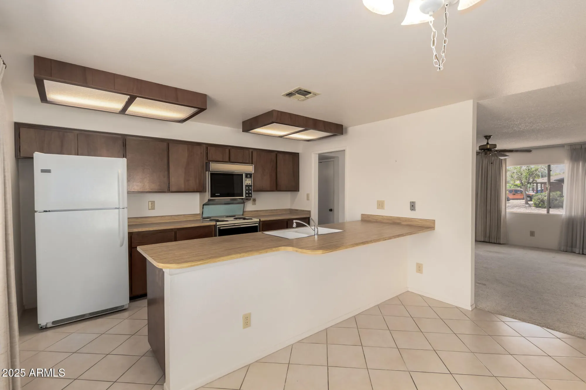 Property Slideshow image 11 of 29 | 11627 s iroquois dr, Phoenix, AZ, 85044