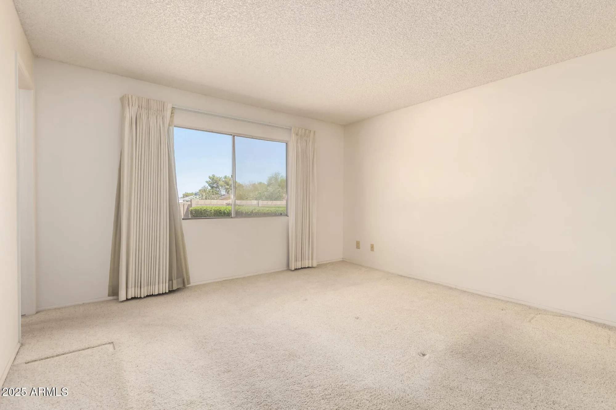 Property Slideshow image 15 of 29 | 11627 s iroquois dr, Phoenix, AZ, 85044